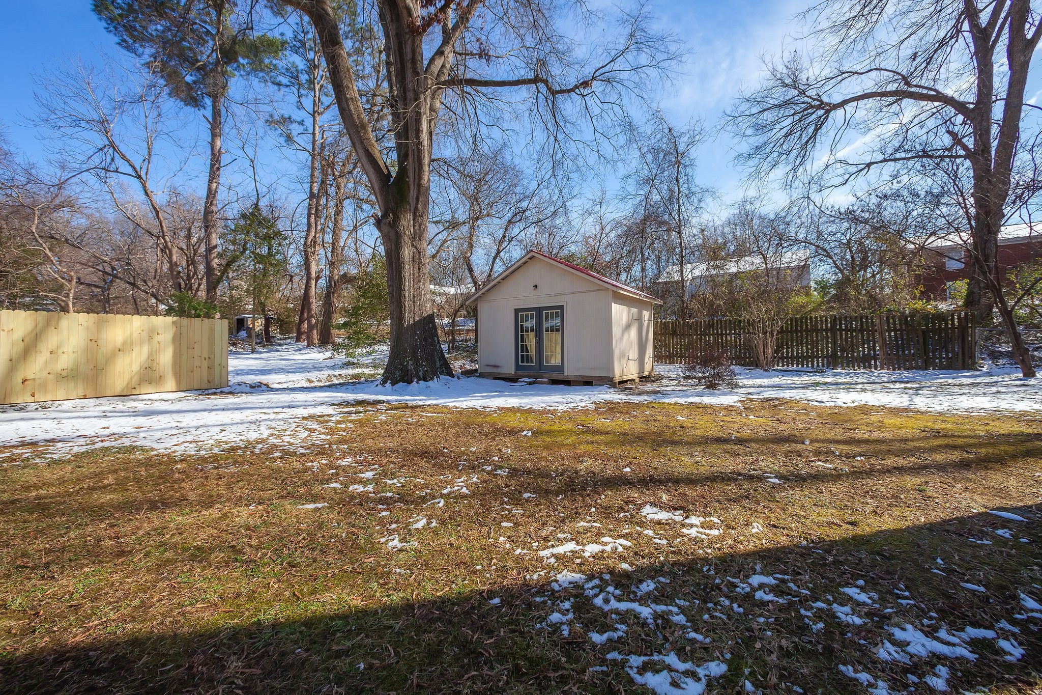 570 Westmoreland Pl Property Photo 10