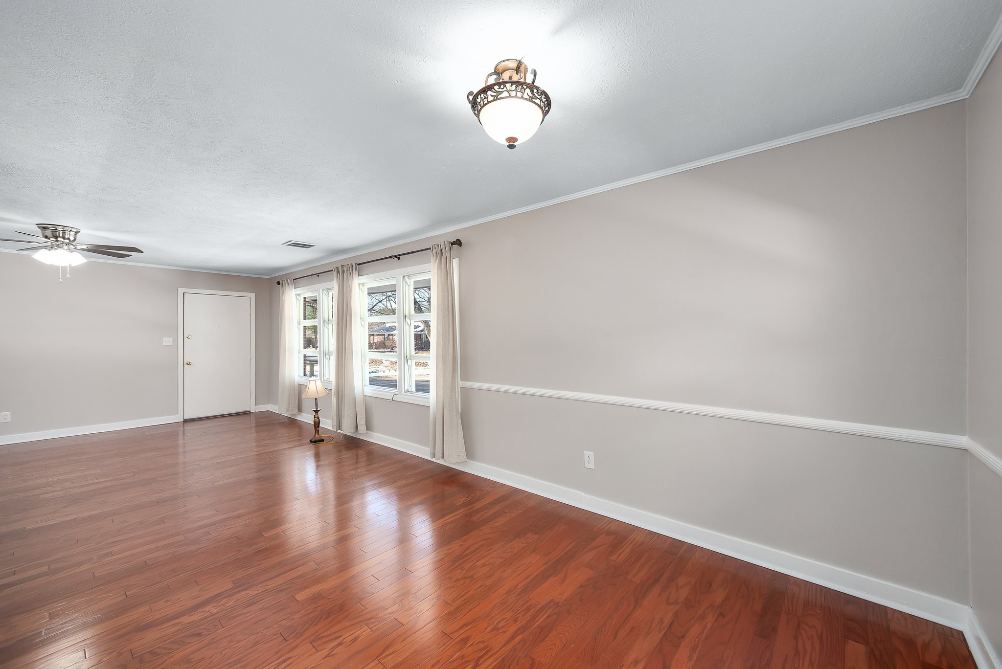 570 Westmoreland Pl Property Photo 14