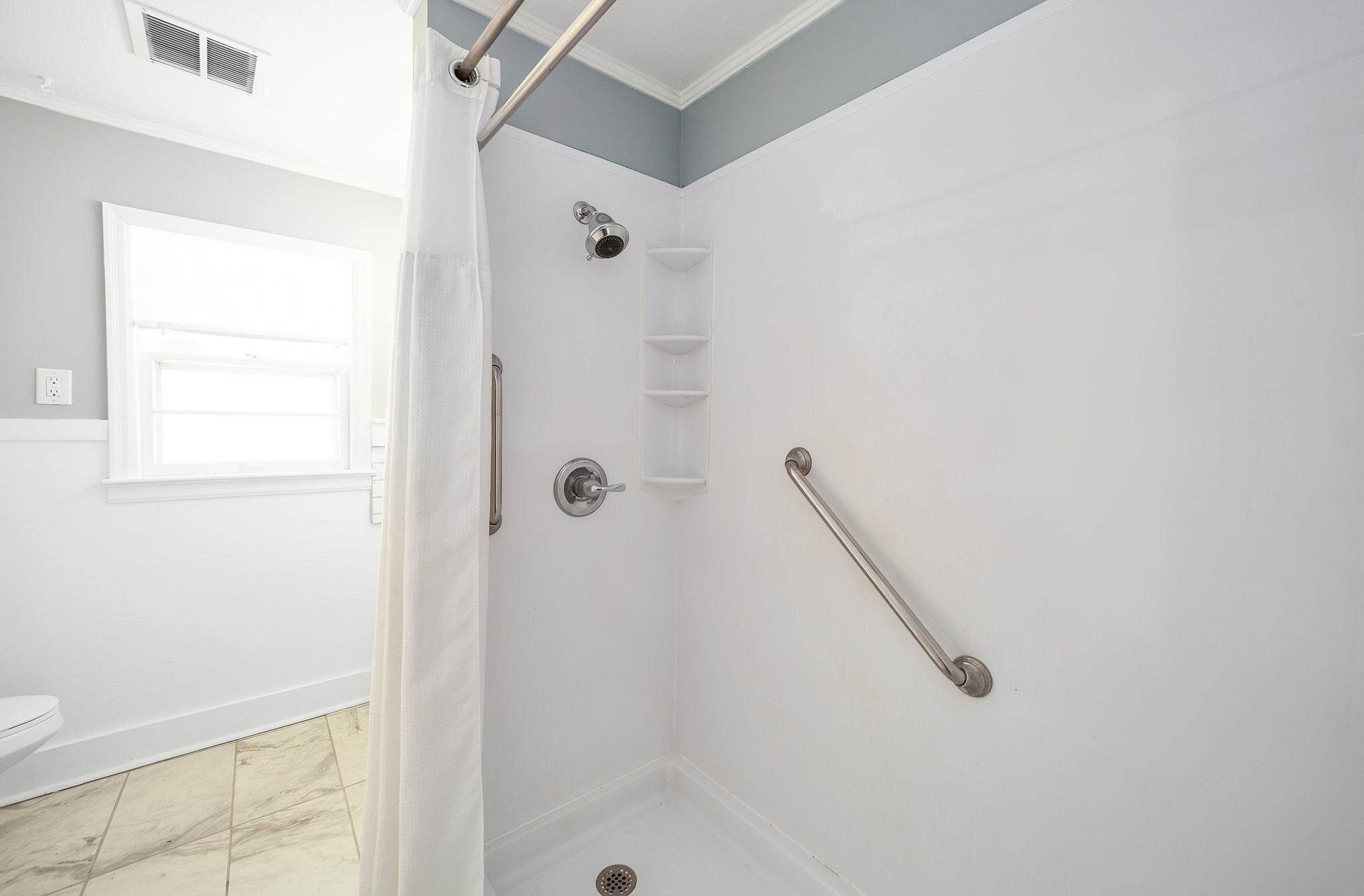 570 Westmoreland Pl Property Photo 20