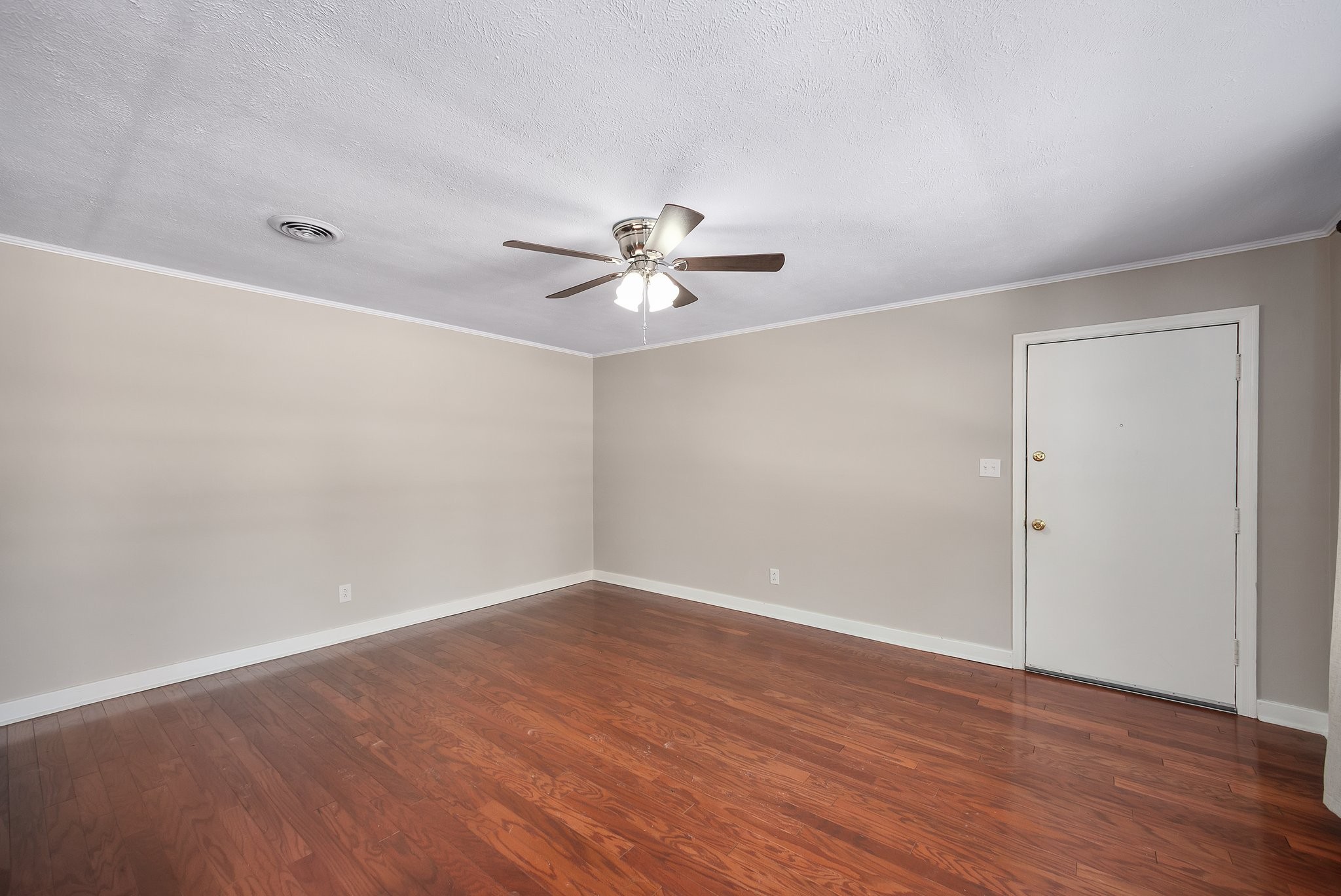 570 Westmoreland Pl Property Photo 24