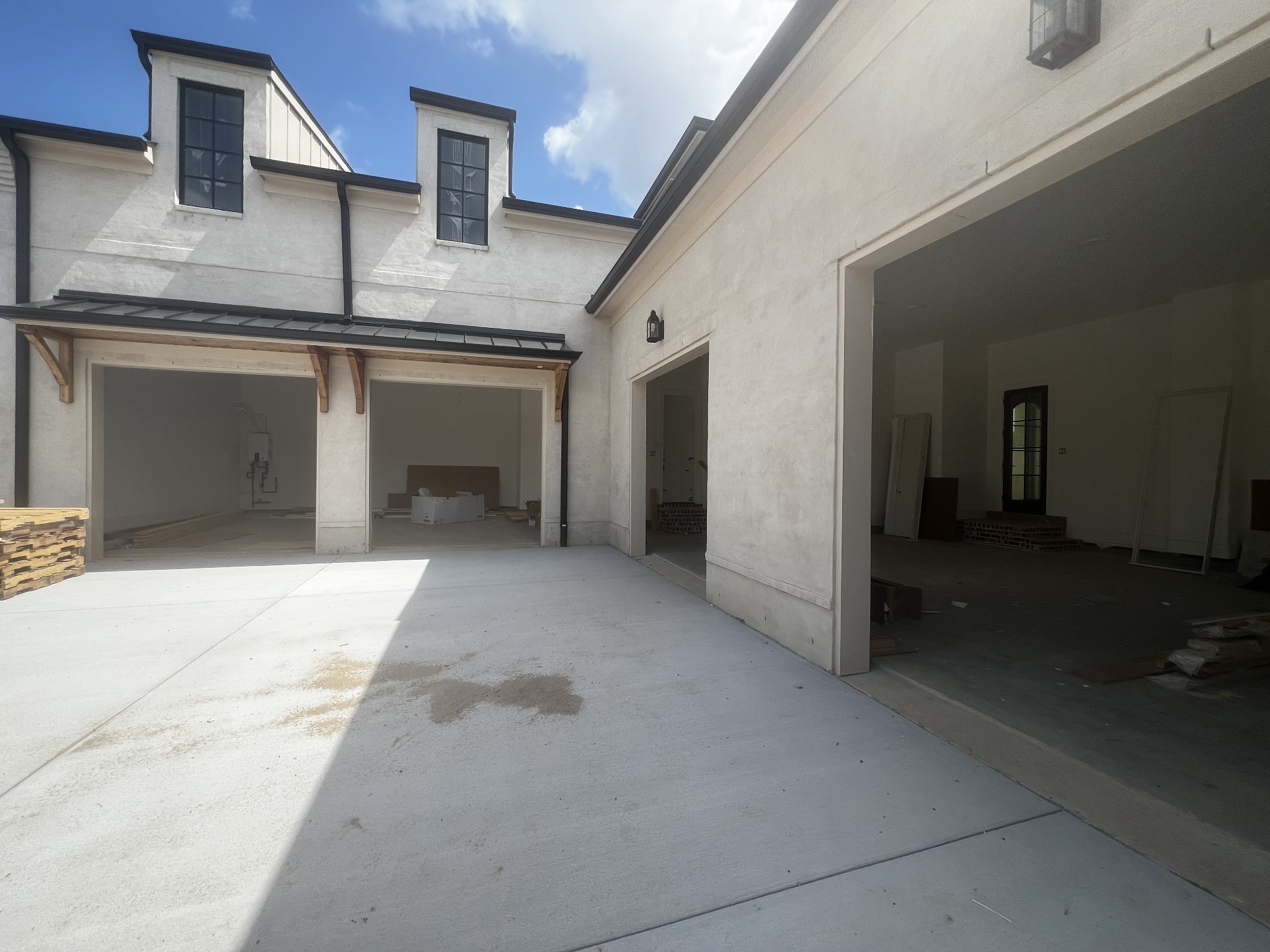 8112 Turning Point Drive Property Photo 2