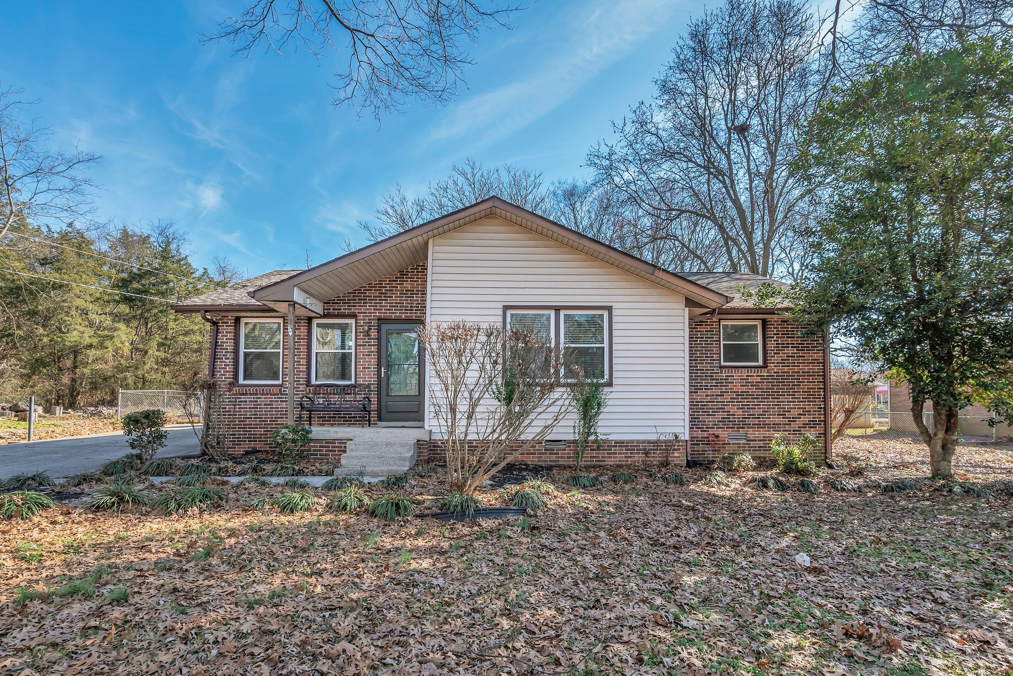 221 Stewart Ave Property Photo