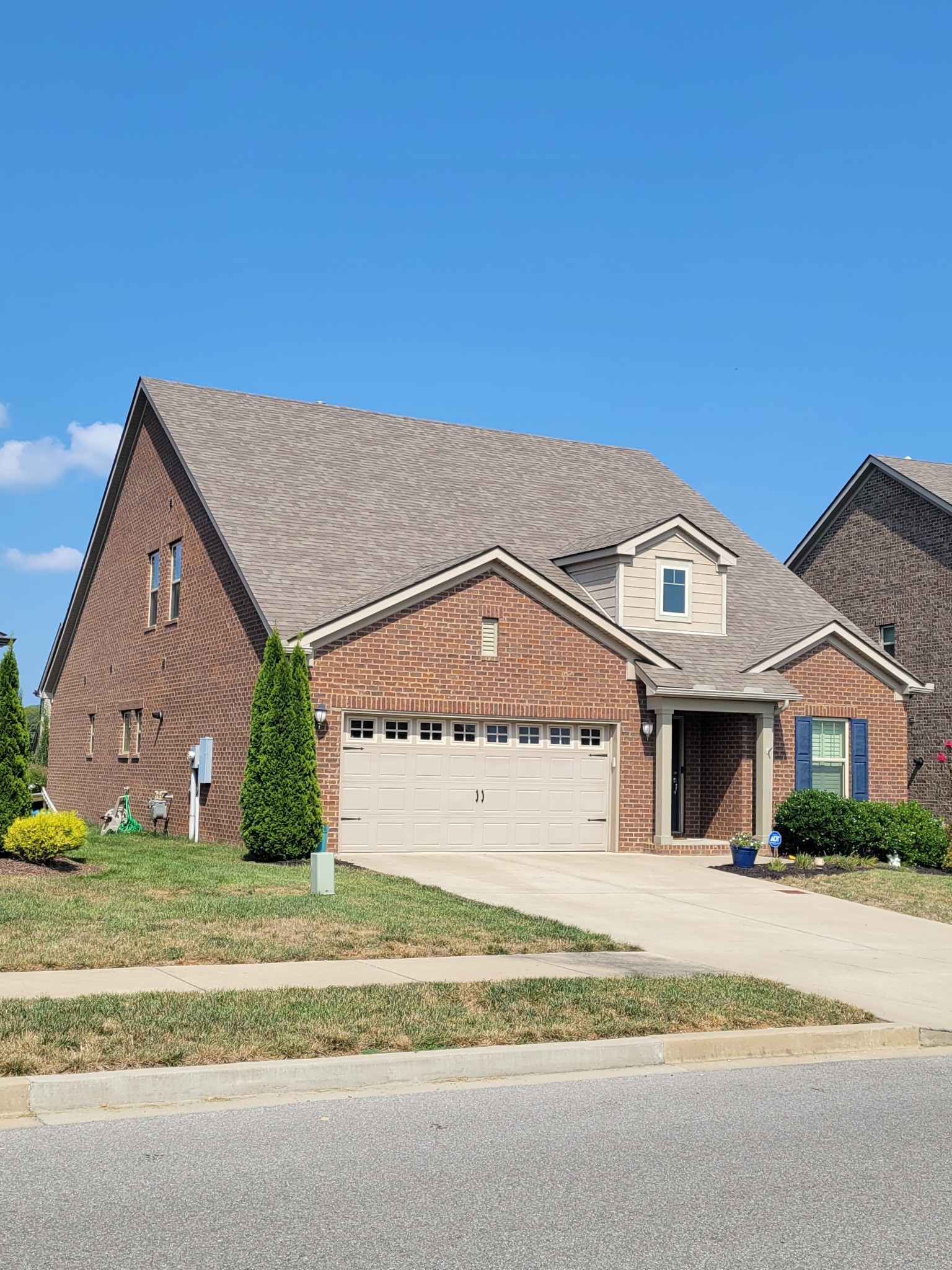 640 Fall Creek Cir Property Photo 1