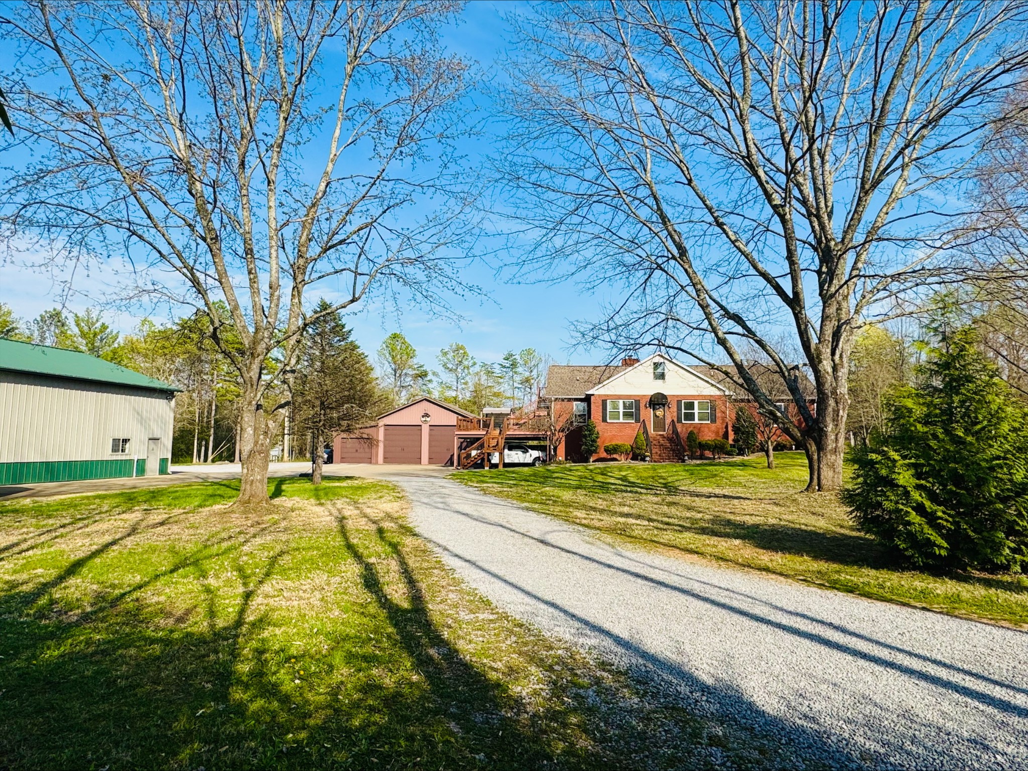 831 Osborne Ln Property Photo 1