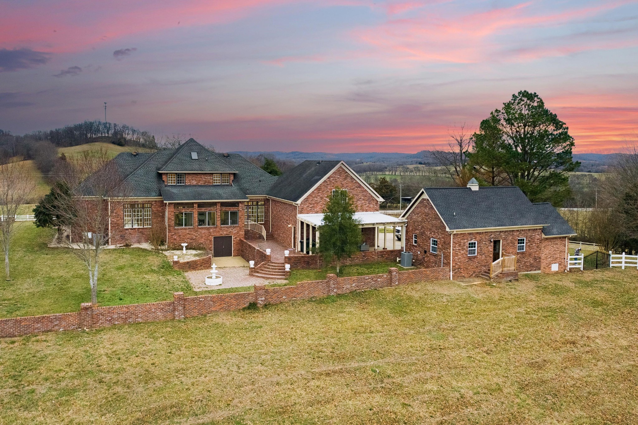 600 Knob Creek Rd Property Photo 3