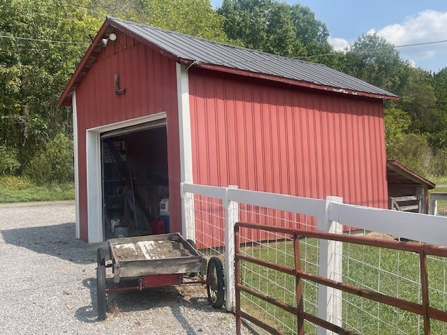 458 Ward Hollow Rd Property Photo 3