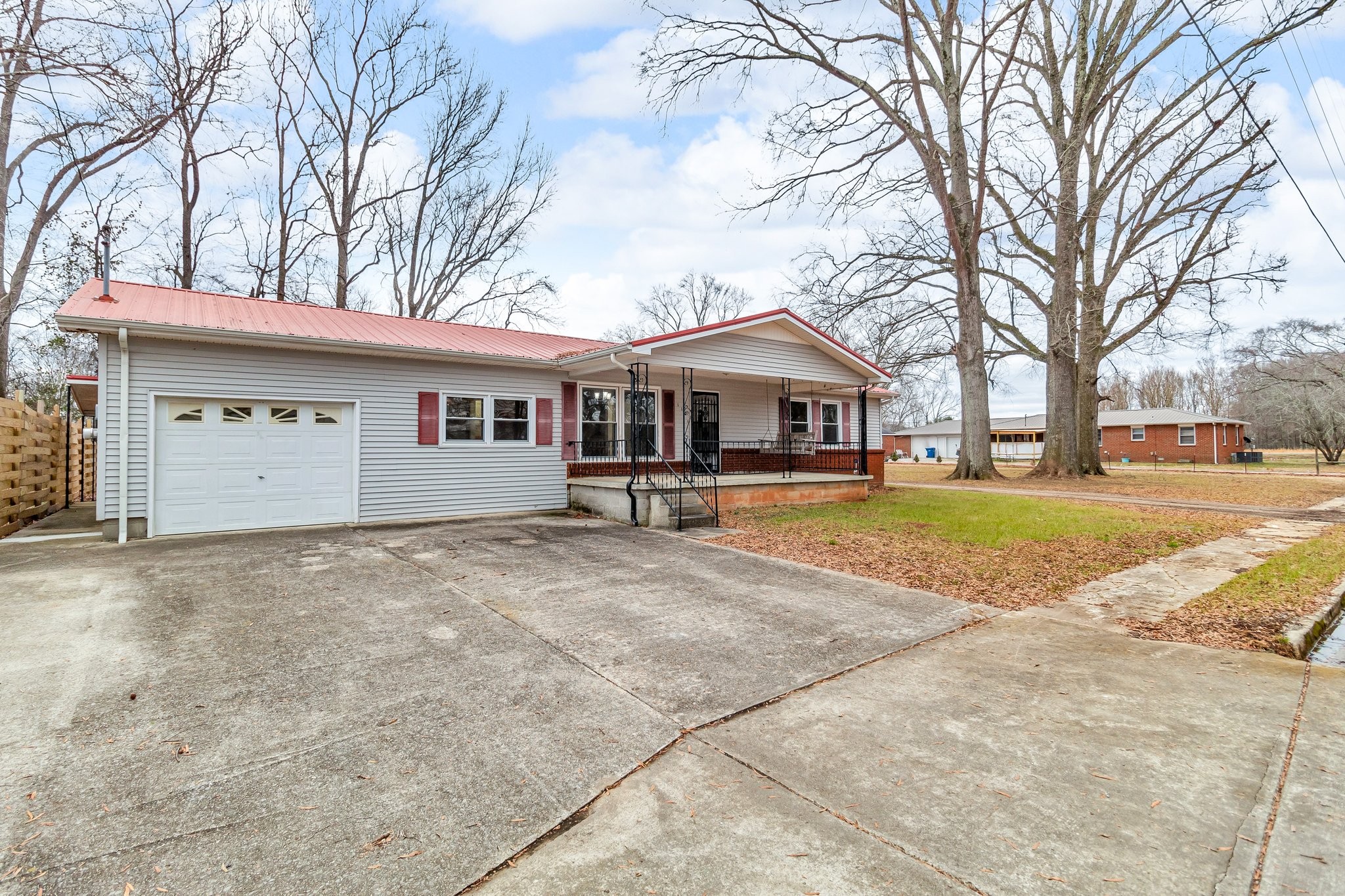 113 Oakwood Dr Property Photo 2