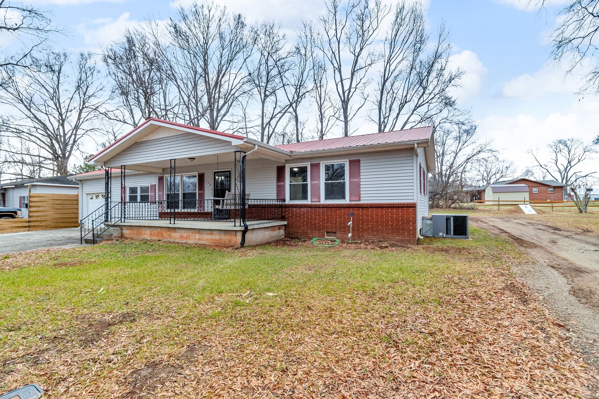 113 Oakwood Dr Property Photo 3