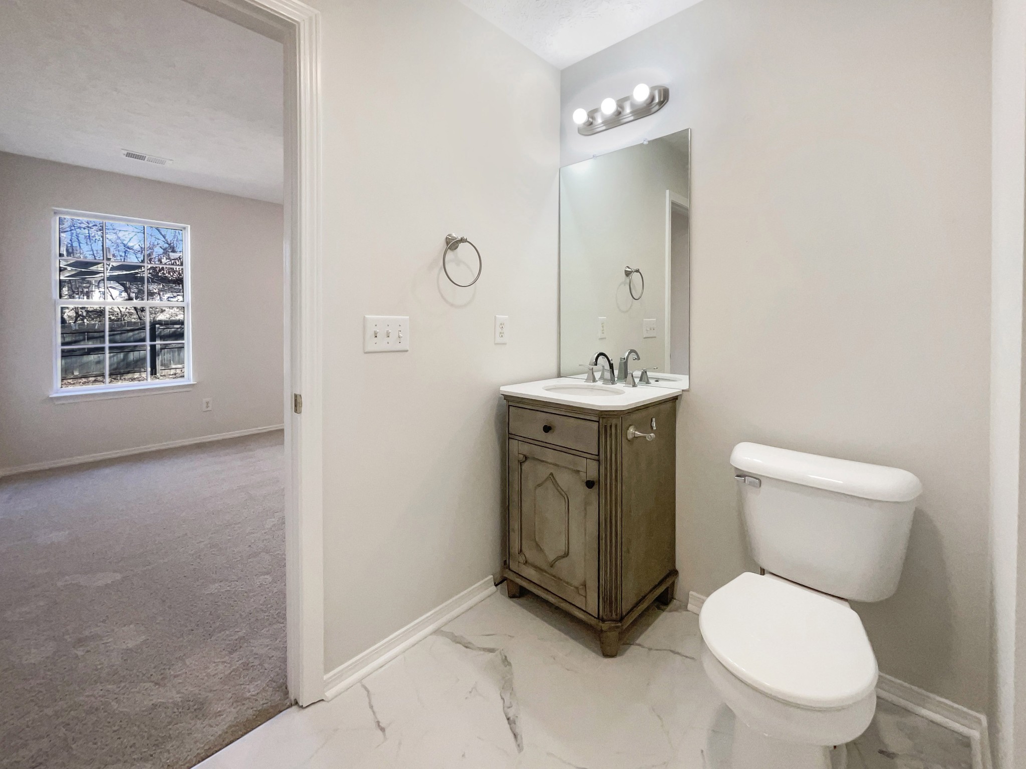 7216 Hidden Lake Dr Property Photo 8