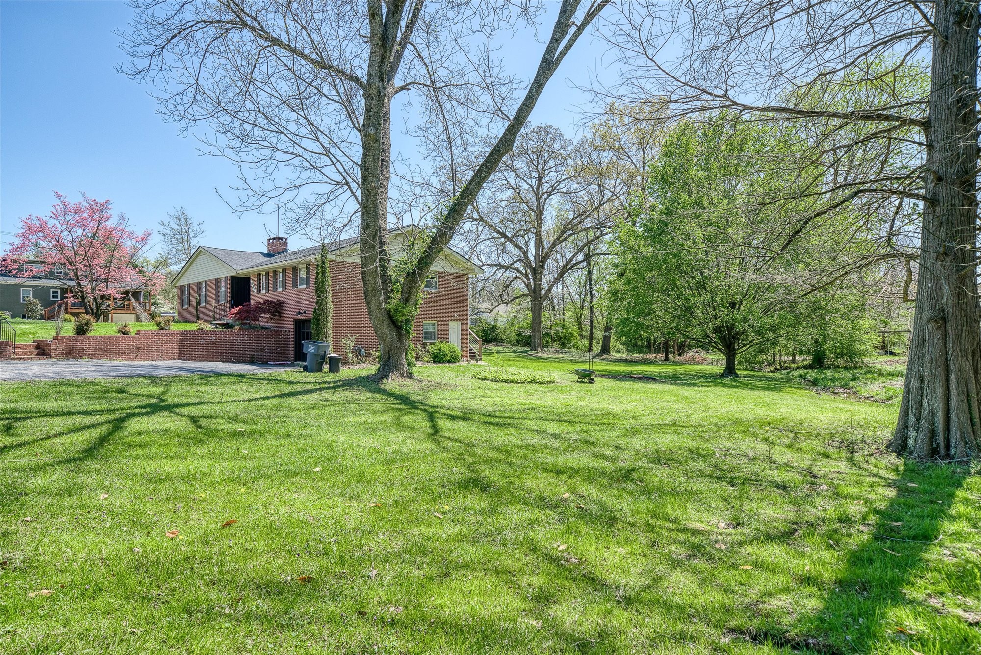 515 East 4th Street Property Photo 7