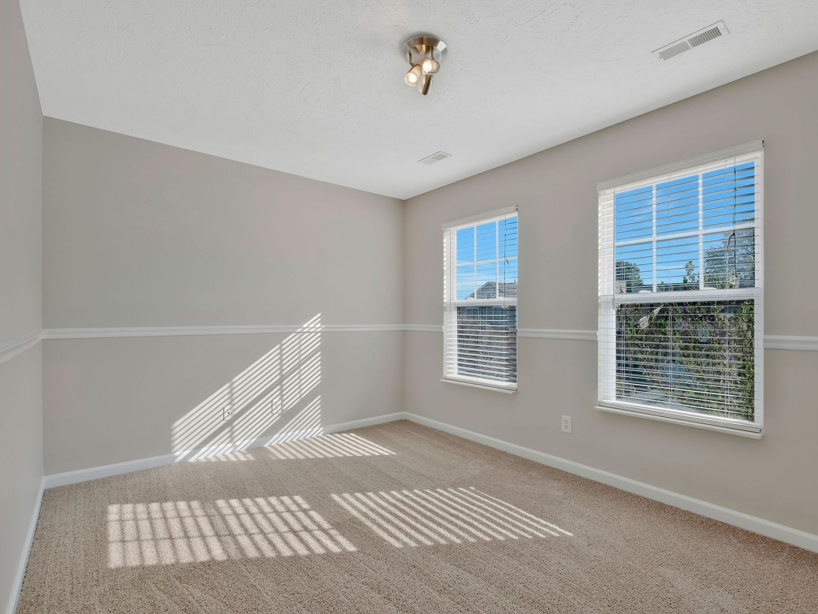 5490 Escalade Dr Property Photo 23