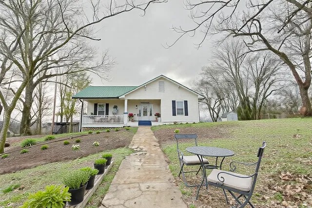 313 Spring St Property Photo