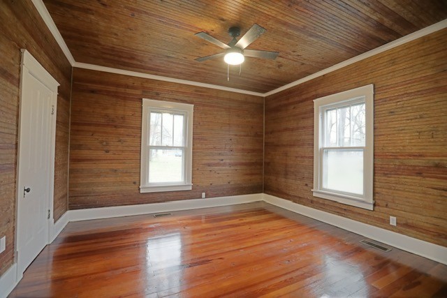 313 Spring St Property Photo 8