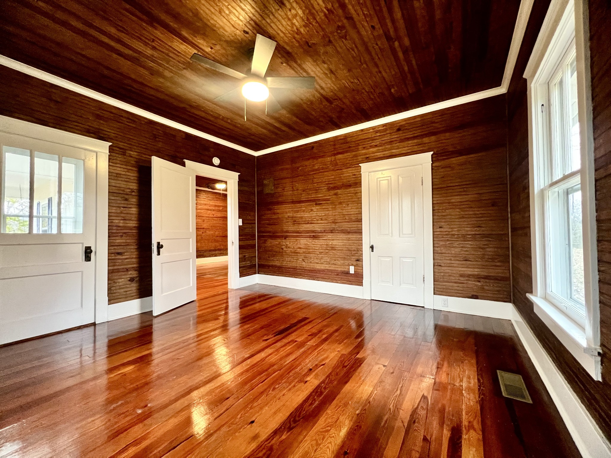 313 Spring St Property Photo 10