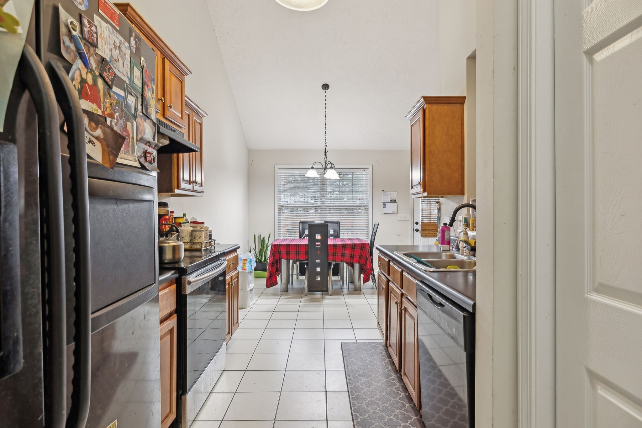 416 Birchclay Pt, S Property Photo 6