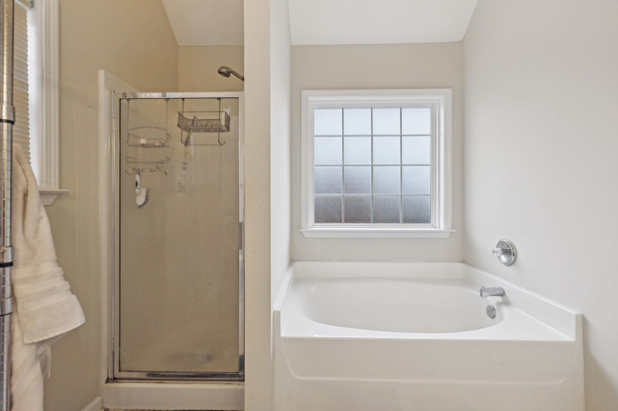 416 Birchclay Pt, S Property Photo 9