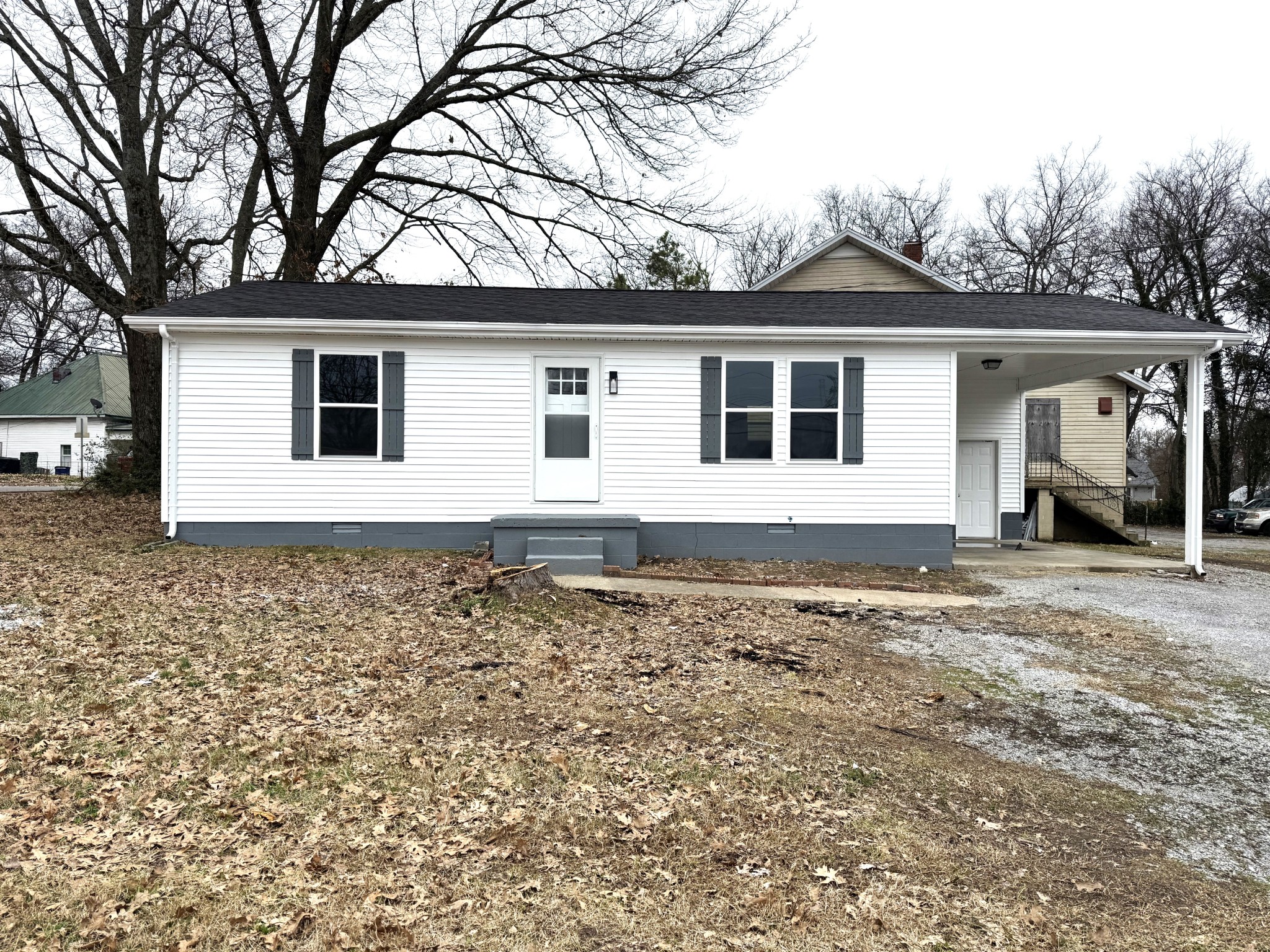 401 Dunnaway St Property Photo 1