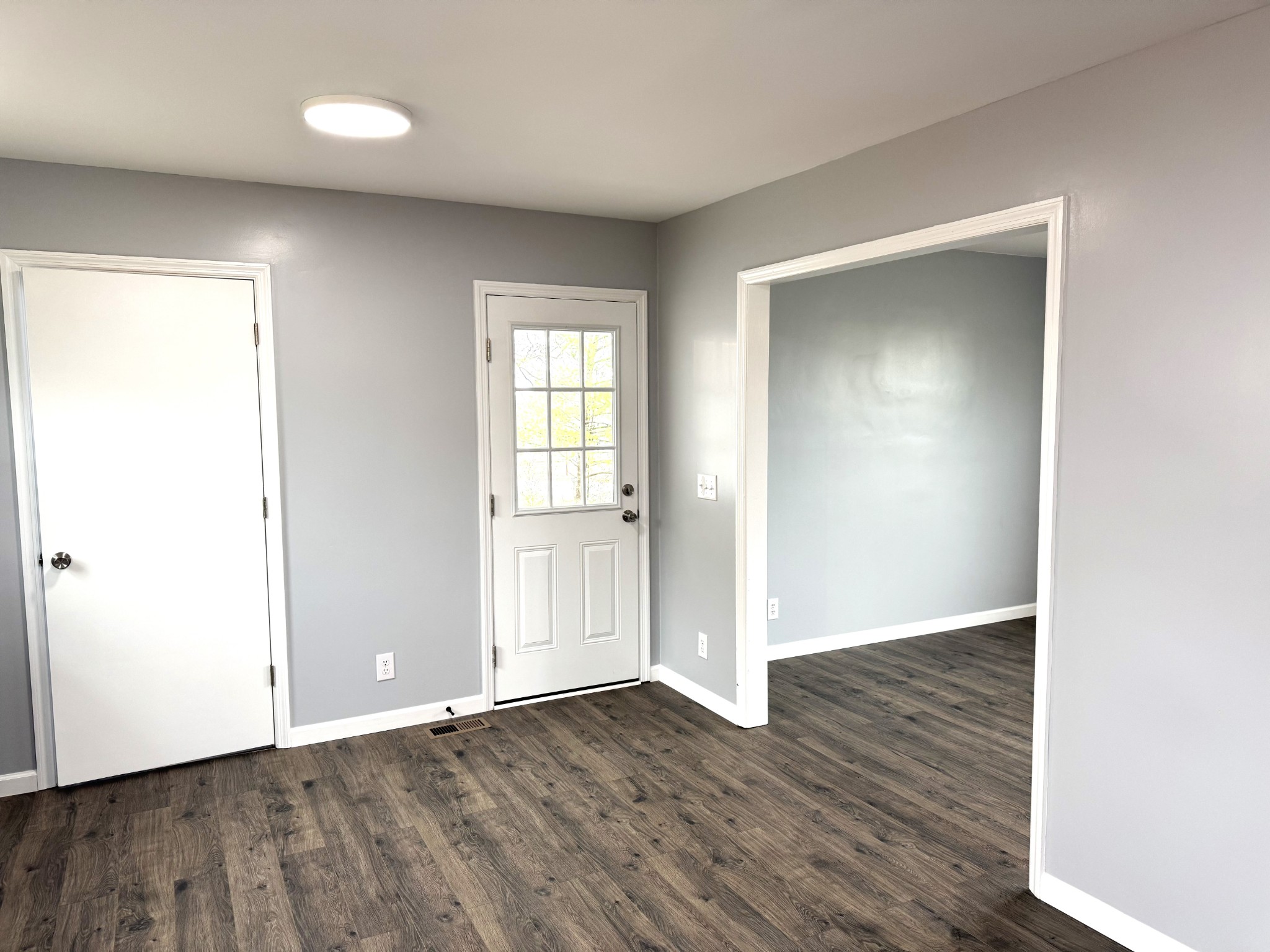401 Dunnaway St Property Photo 6