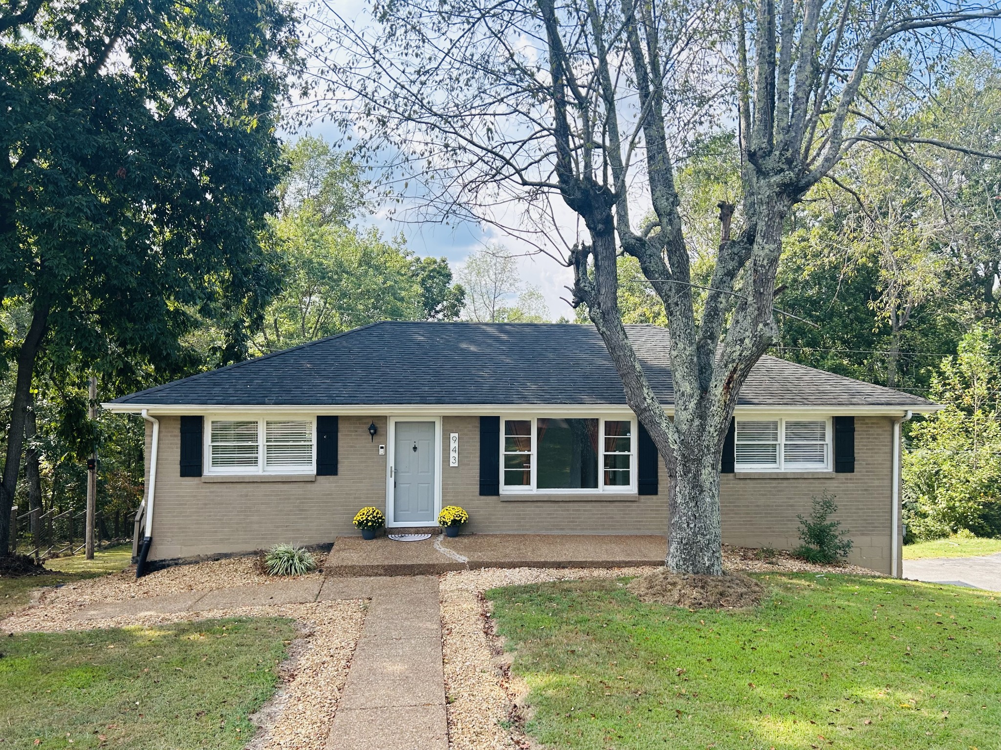 943 Draughon Dr Property Photo 1
