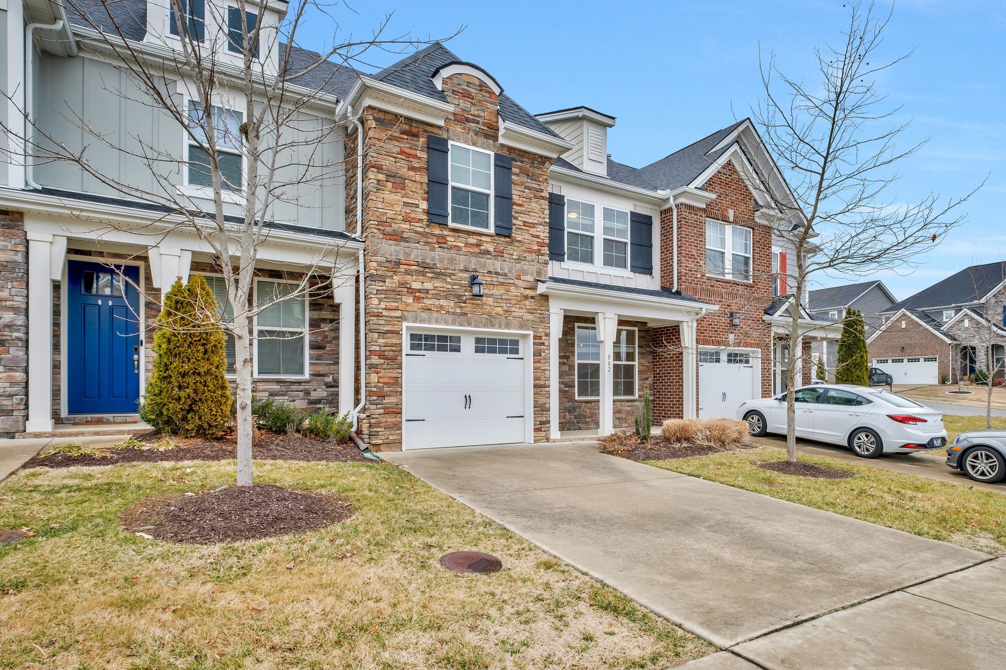 802 Kennear Ln Property Photo 2