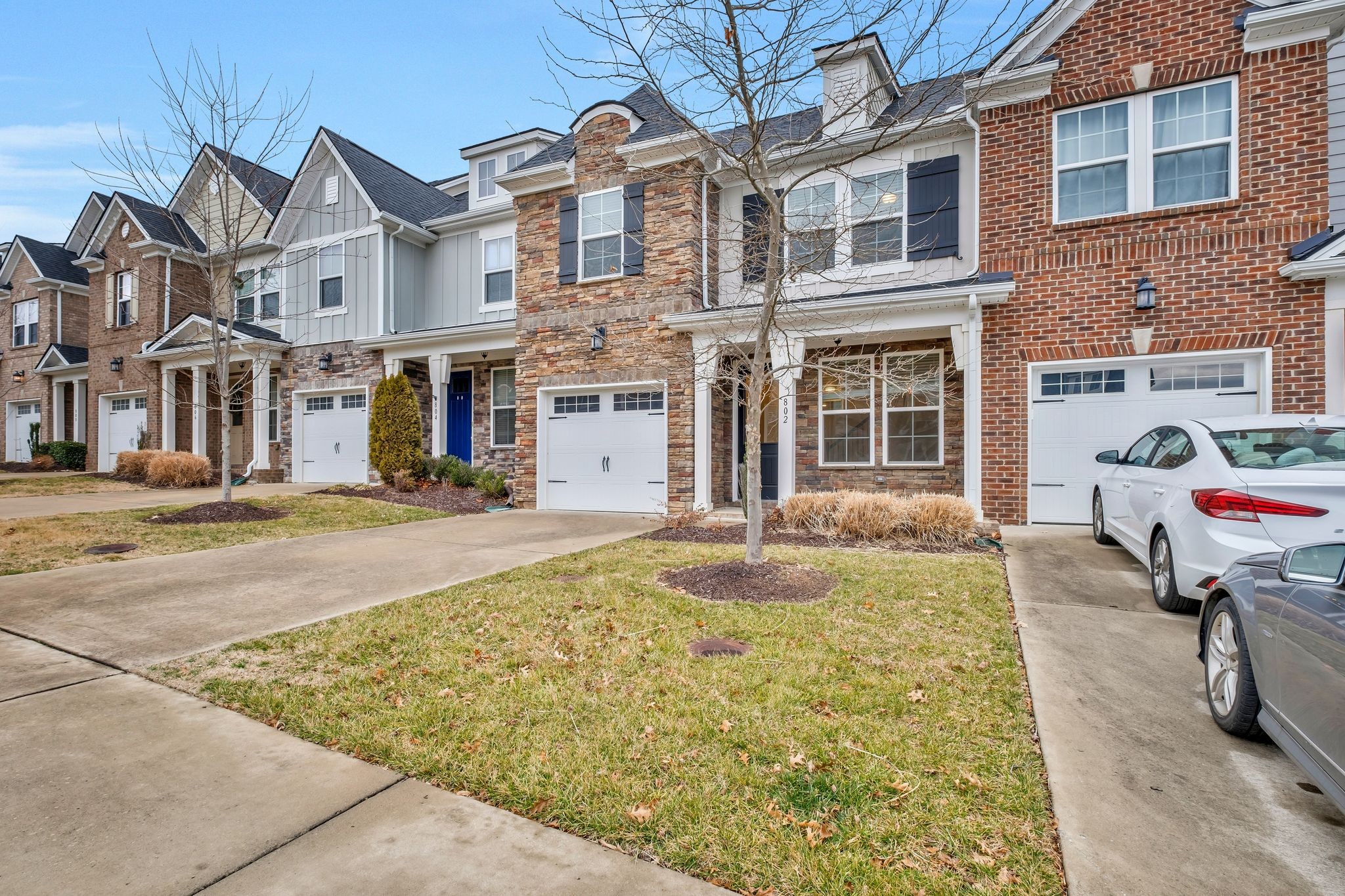 802 Kennear Ln Property Photo 3