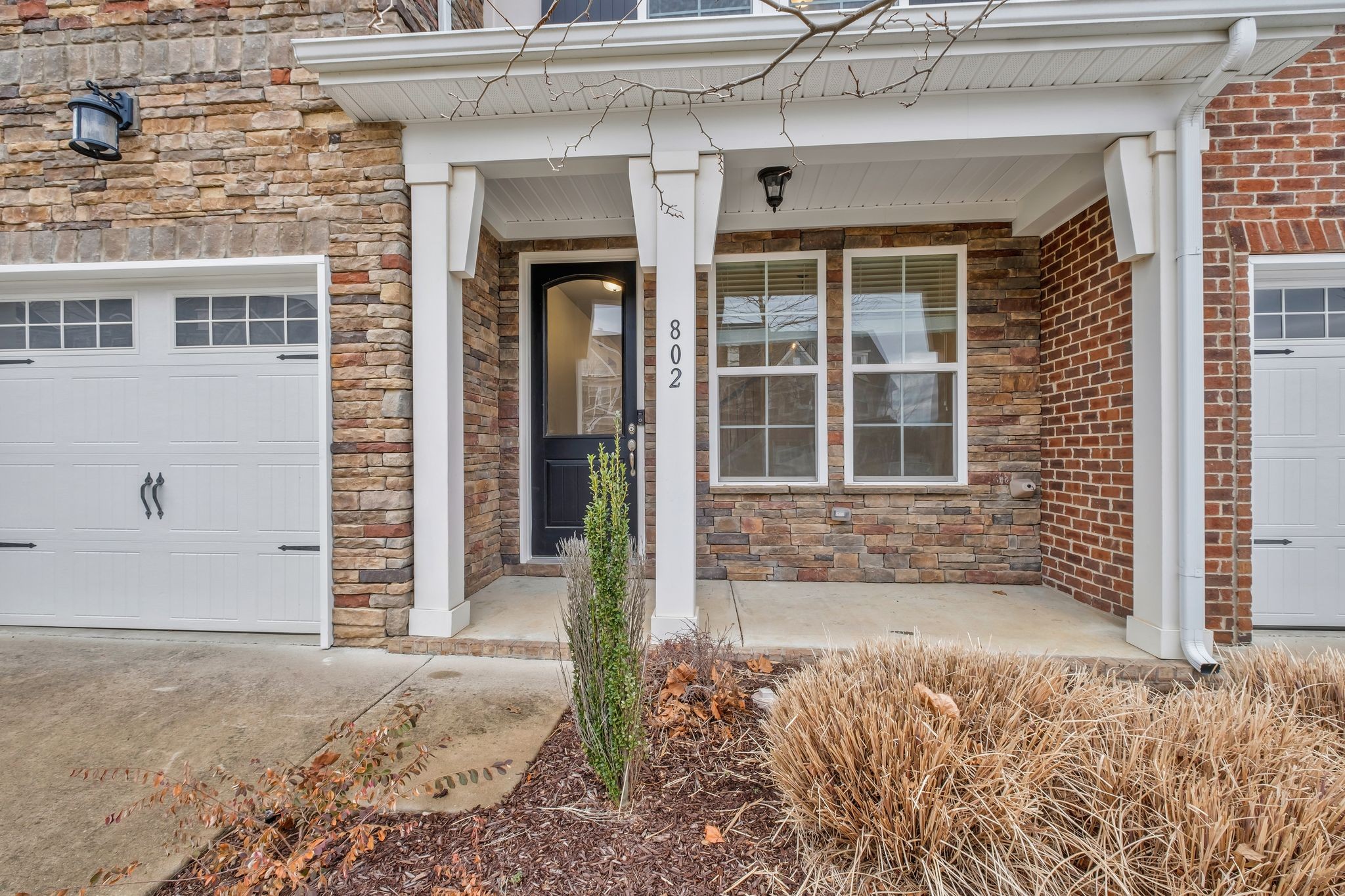 802 Kennear Ln Property Photo 4