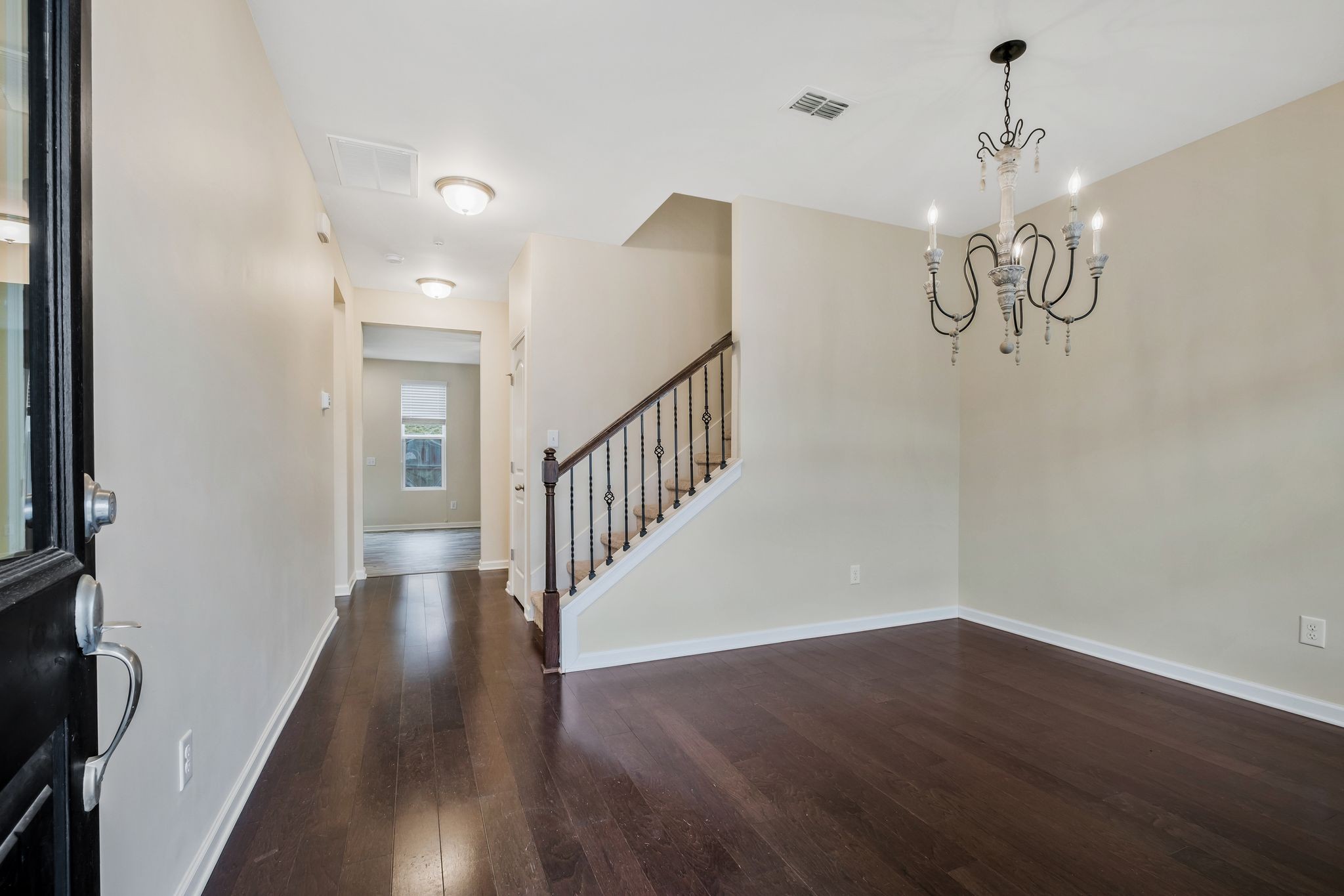 802 Kennear Ln Property Photo 5