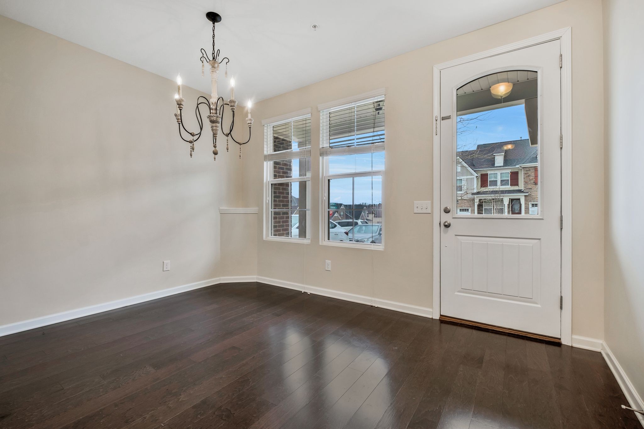 802 Kennear Ln Property Photo 6