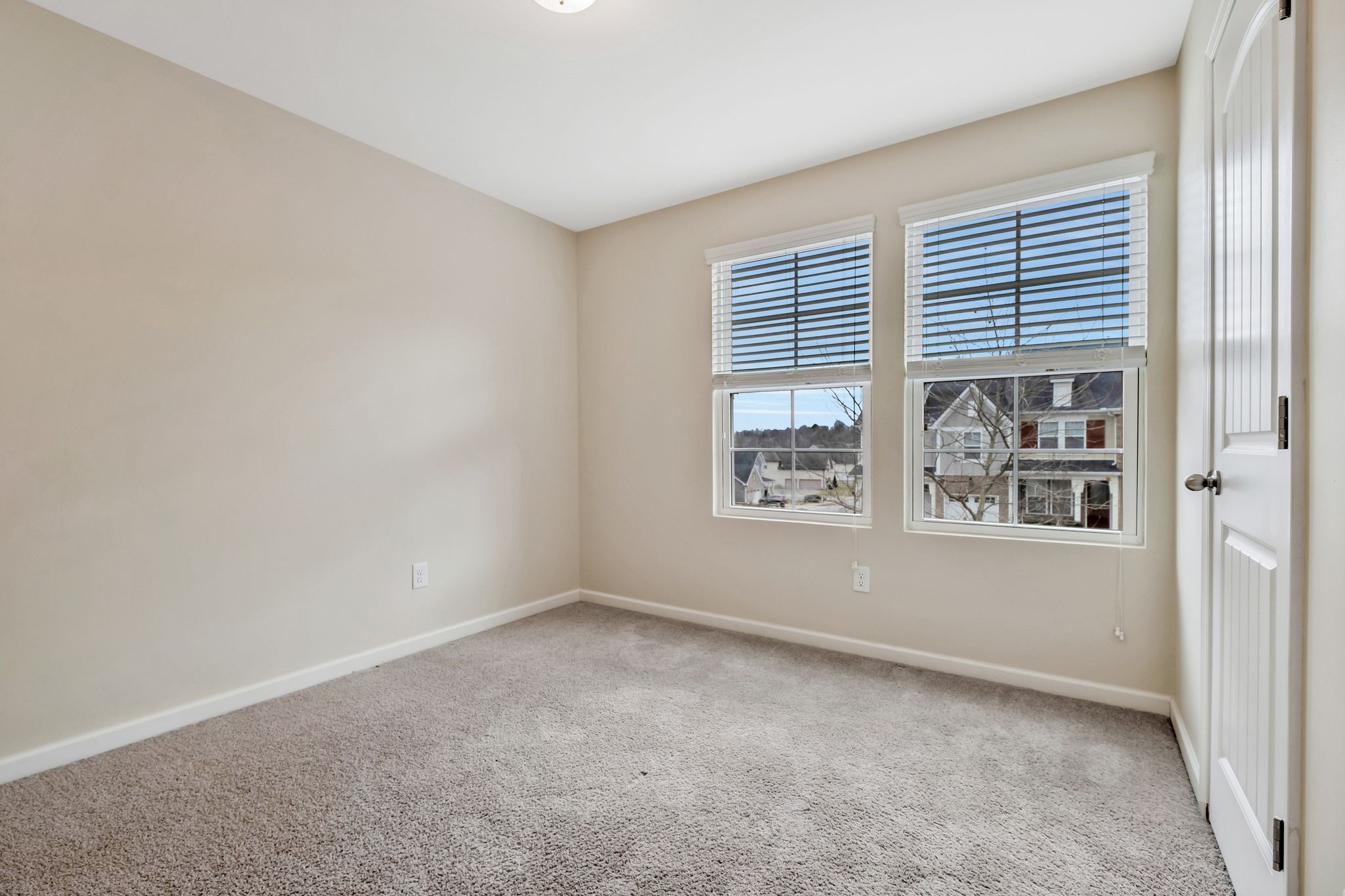 802 Kennear Ln Property Photo 24