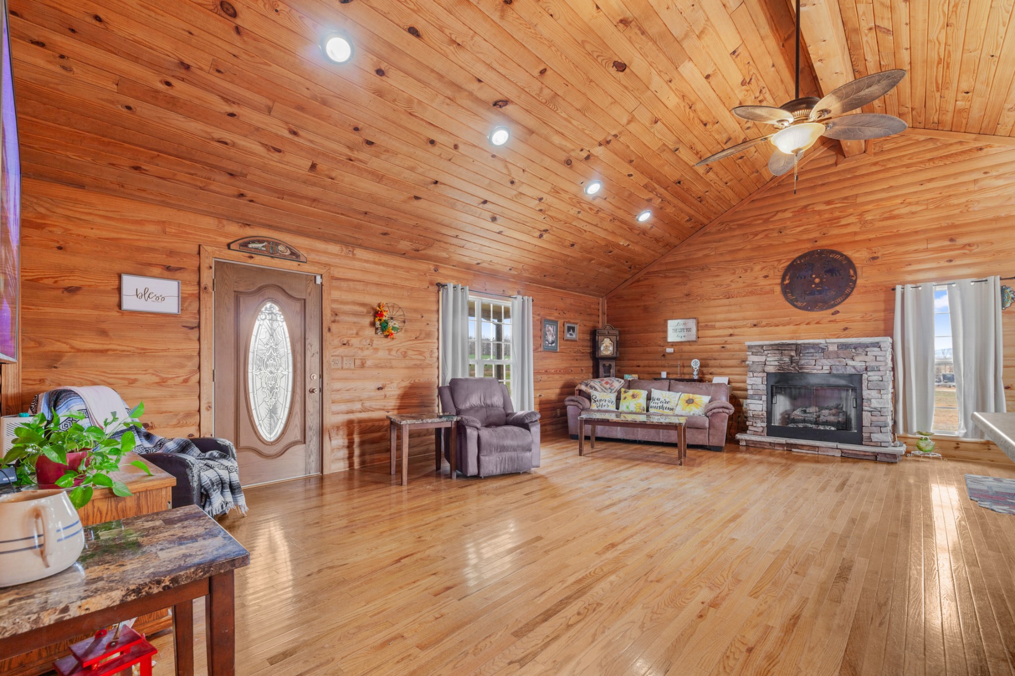 78 Lovers Ln Property Photo 28