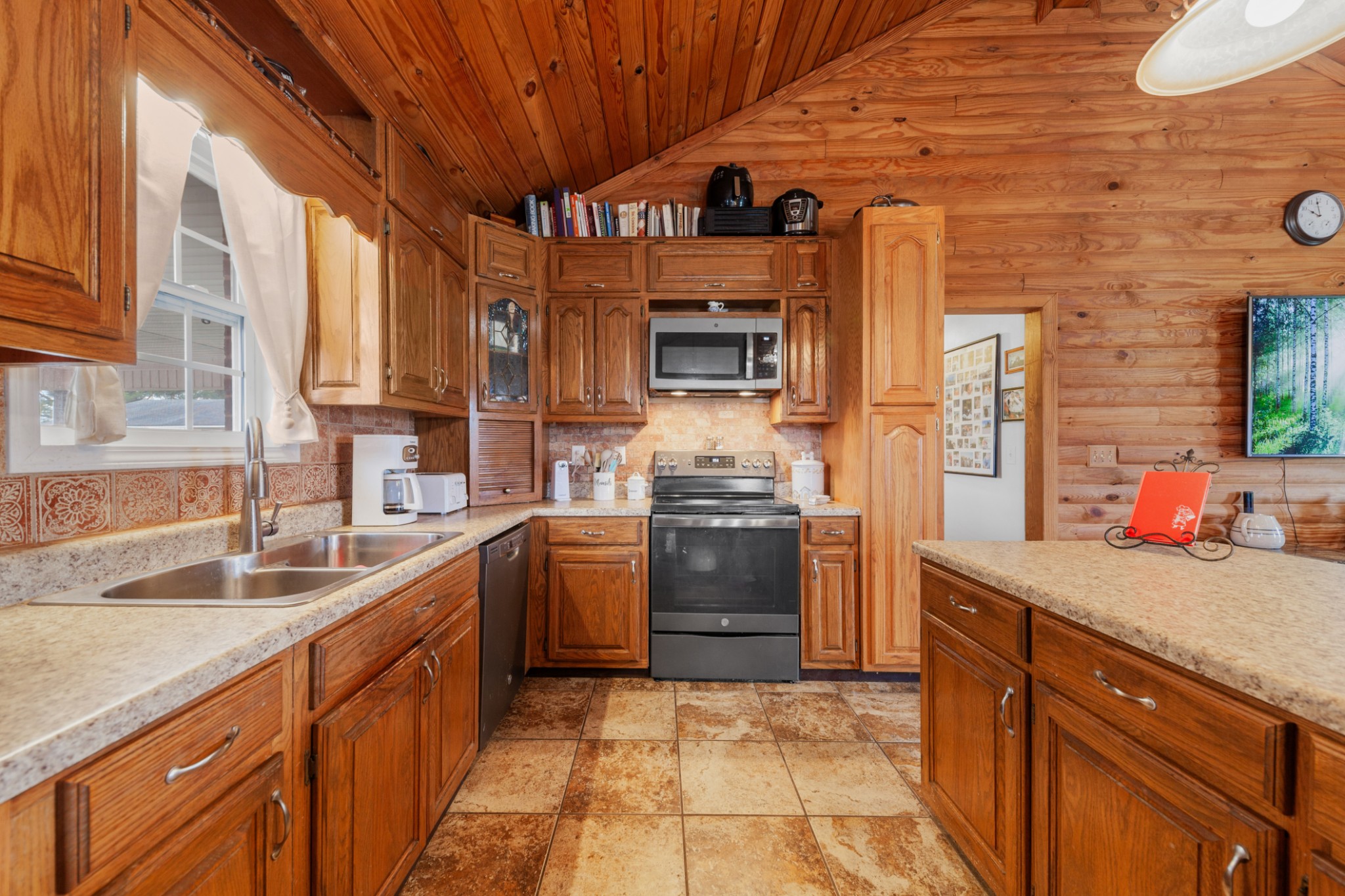 78 Lovers Ln Property Photo 34