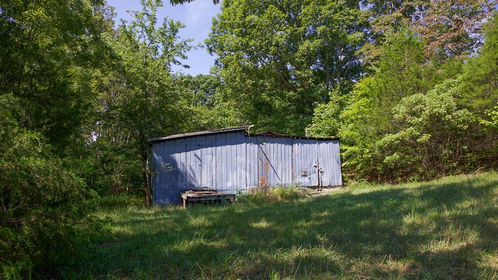 1142 Poss Rd Property Photo 9