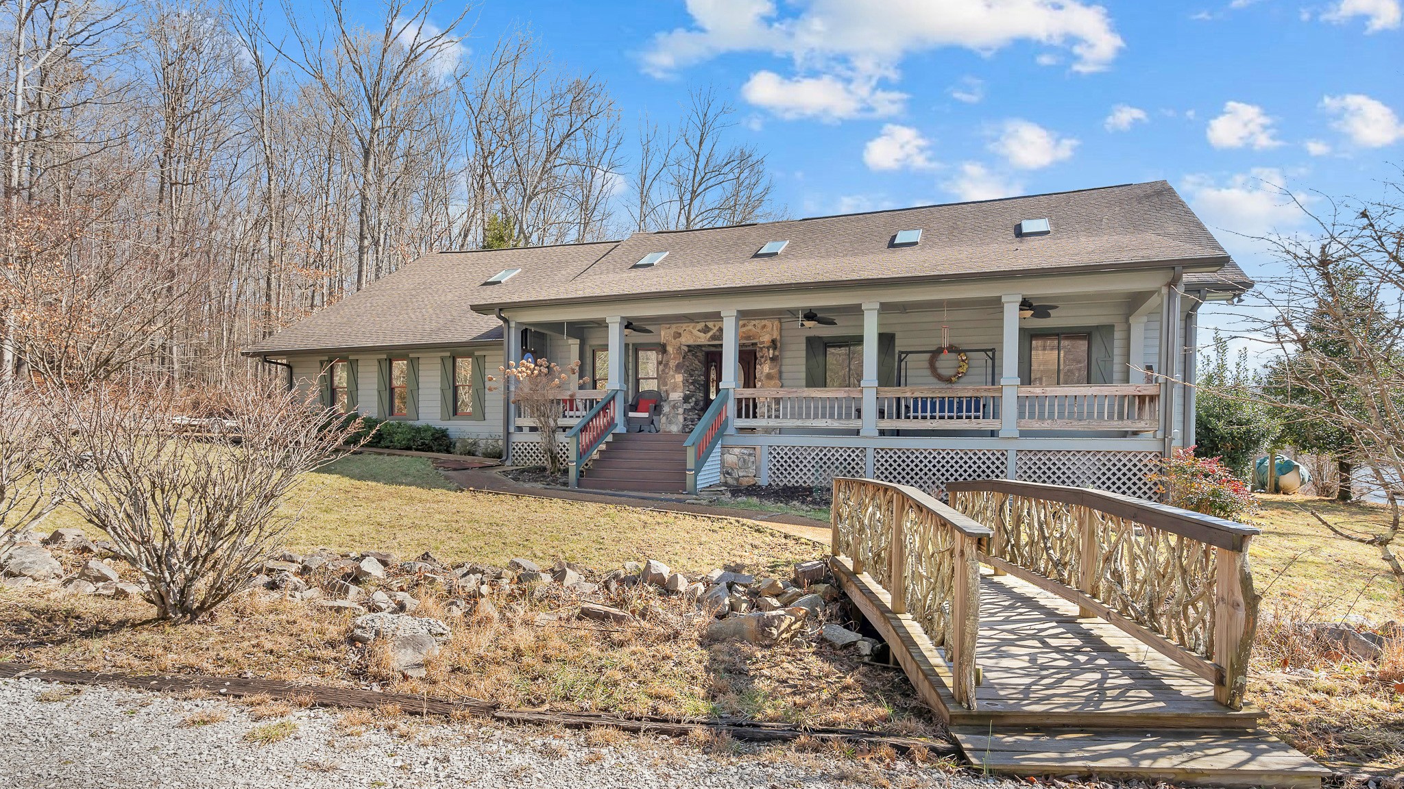 1044 Winterberry Dr Property Photo 1