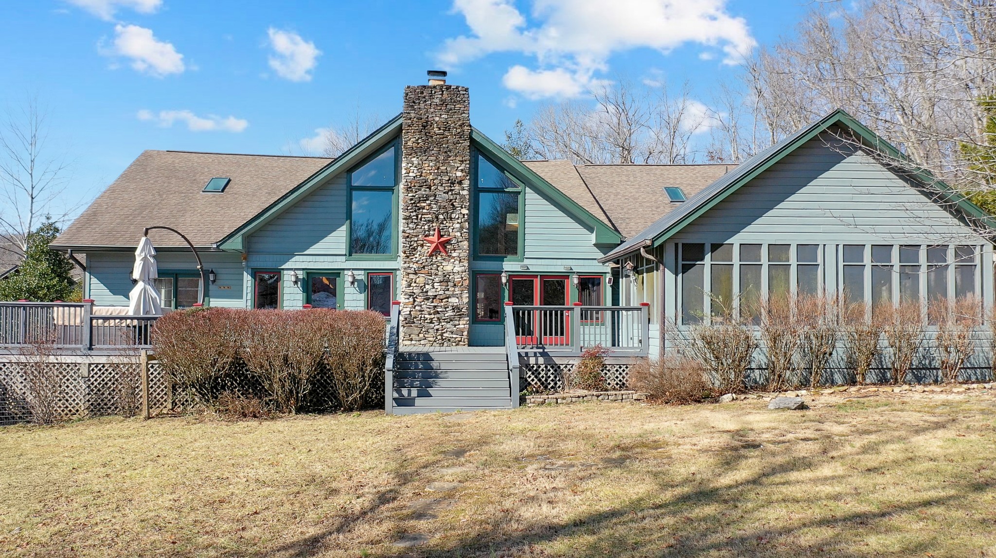 1044 Winterberry Dr Property Photo 16
