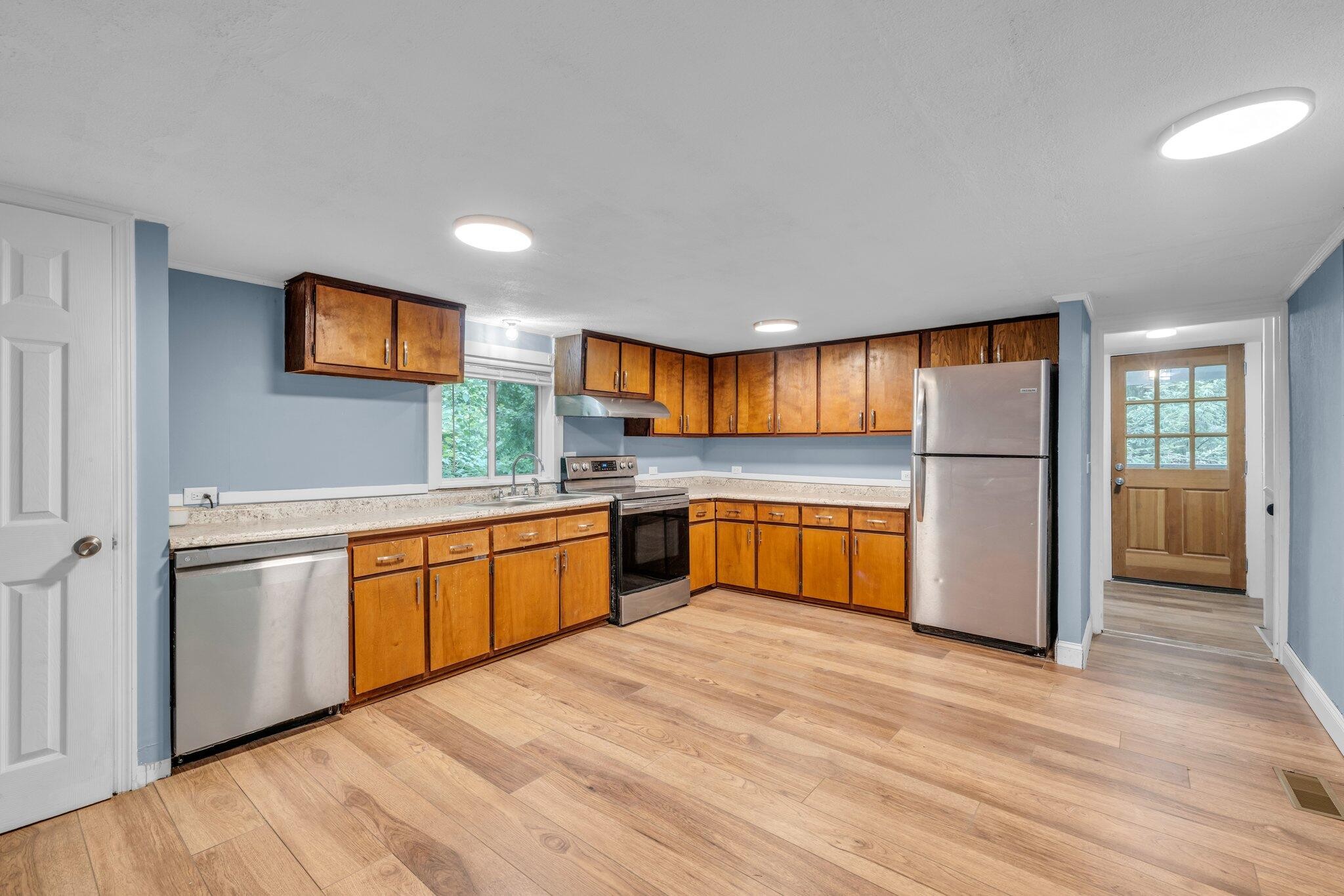 5000 Sawyer Road Property Photo 11