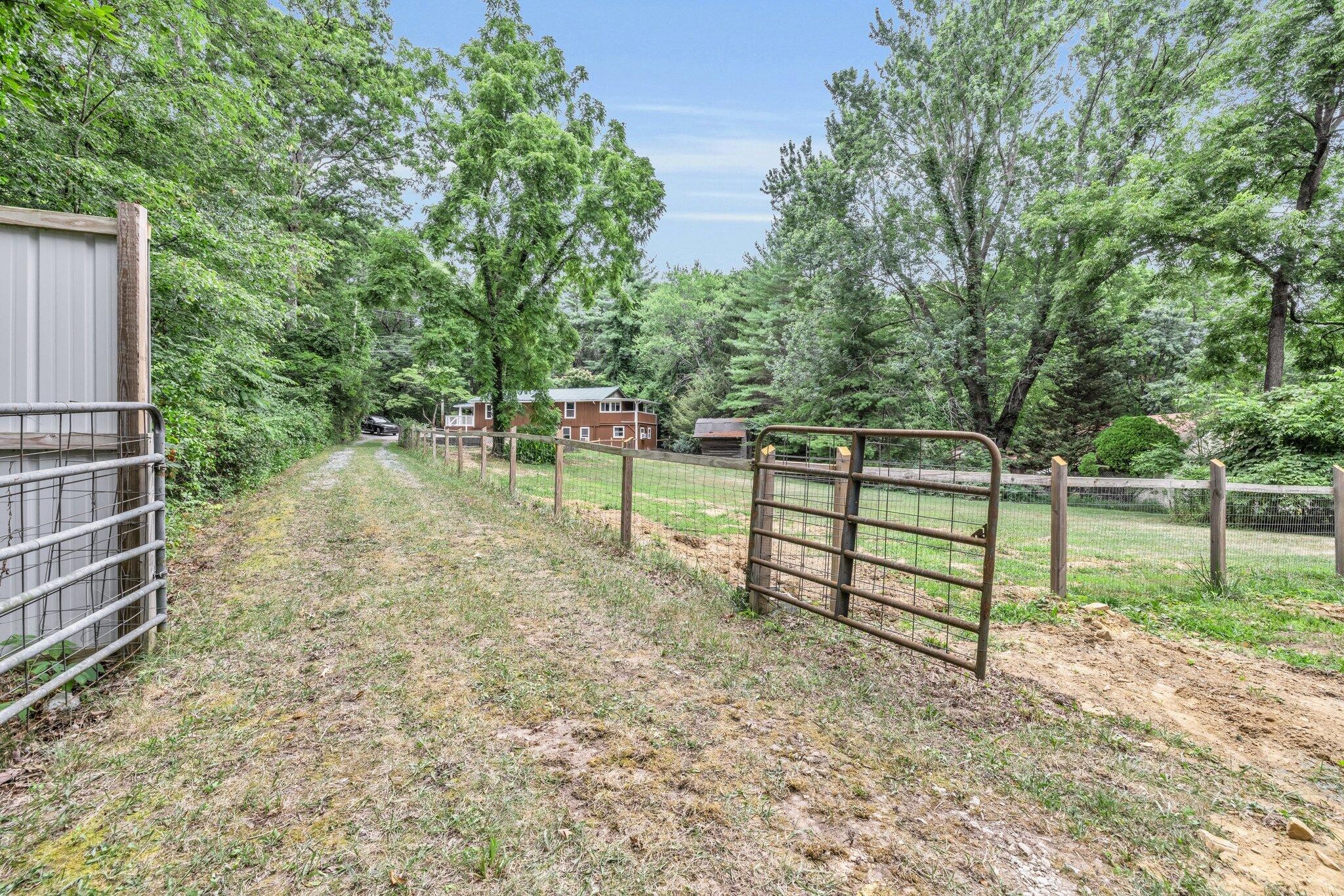5000 Sawyer Road Property Photo 34