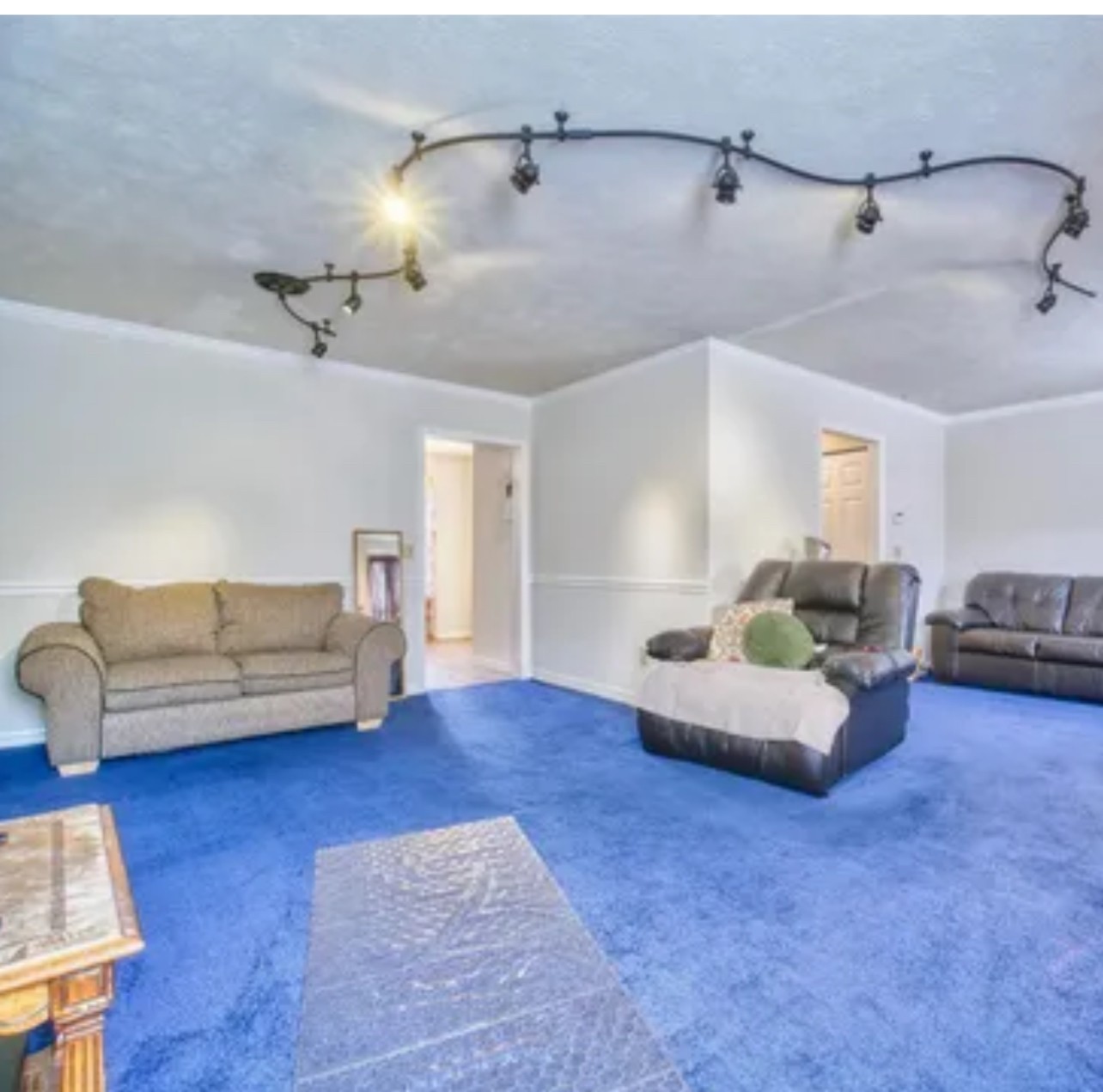 302 Plymouth Rock Ct Property Photo 3
