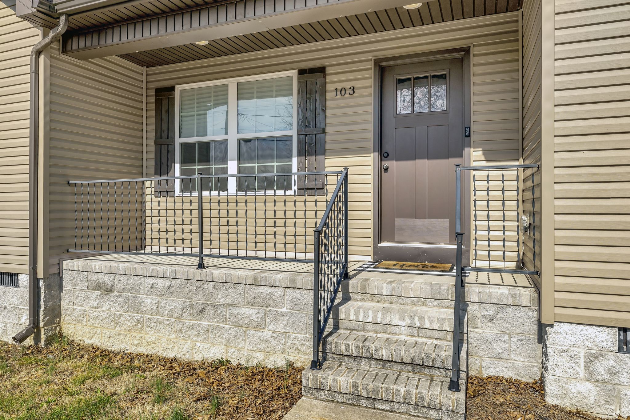 103 Davis St Property Photo 4