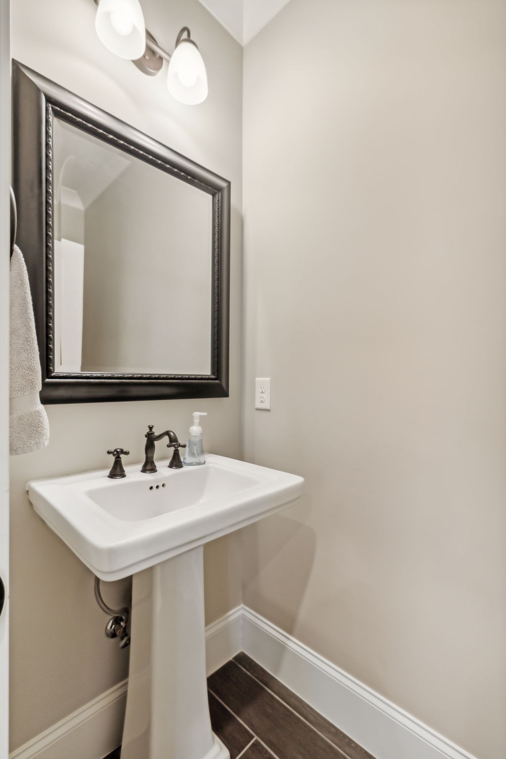 300 Conoga Dr Property Photo 41