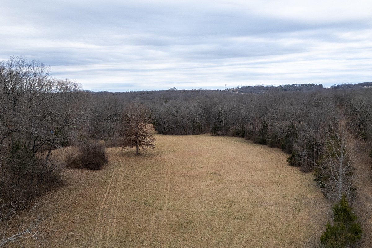 447 Sanders Ln Property Photo 3