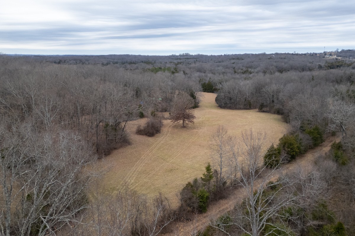 447 Sanders Ln Property Photo 4