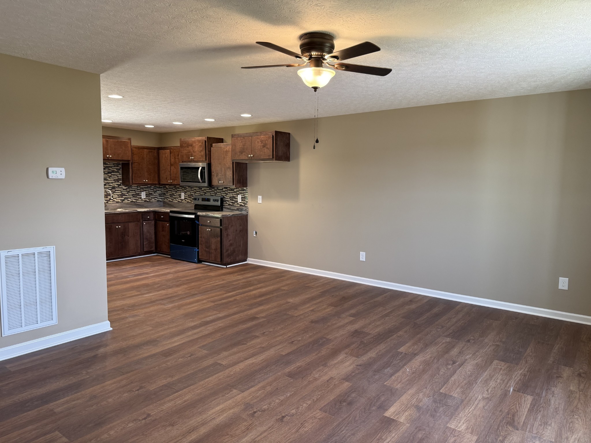 93 Hesselly Rd Property Photo 2