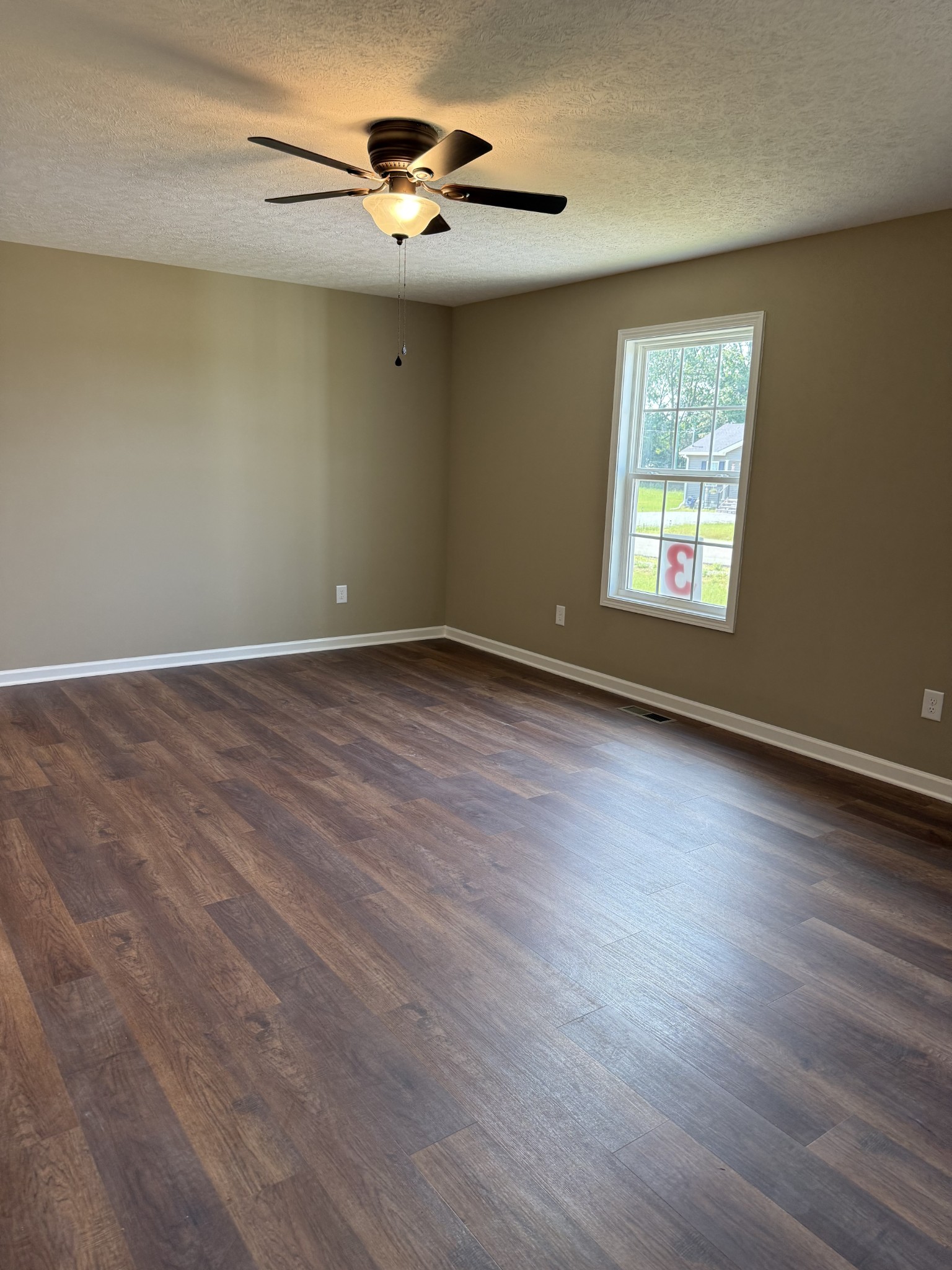 93 Hesselly Rd Property Photo 4