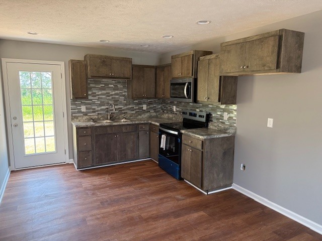 159 Hesselly Rd Property Photo 4