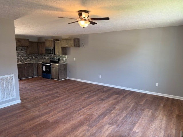 159 Hesselly Rd Property Photo 5