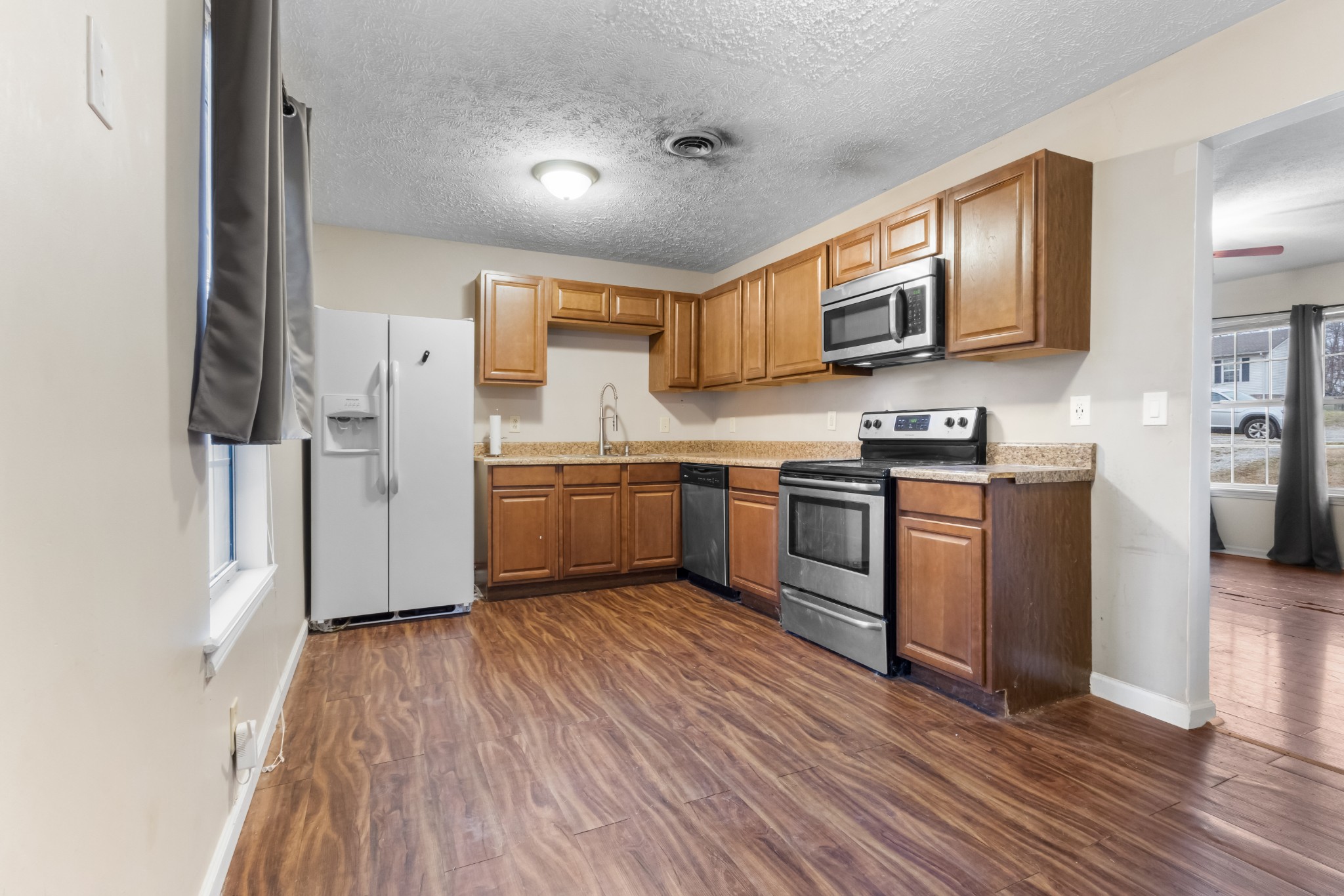 660 Artic Ave Property Photo 4