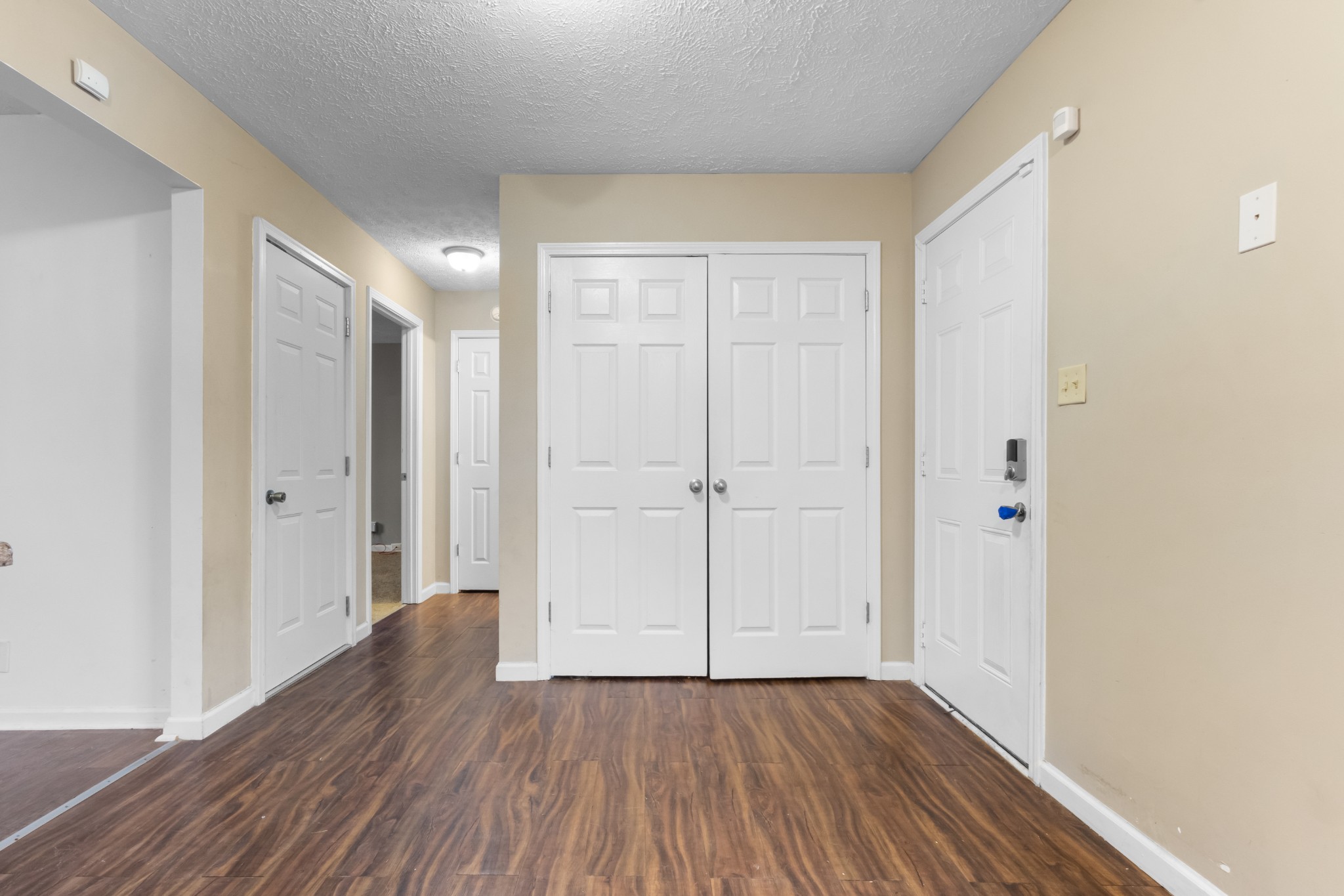660 Artic Ave Property Photo 5