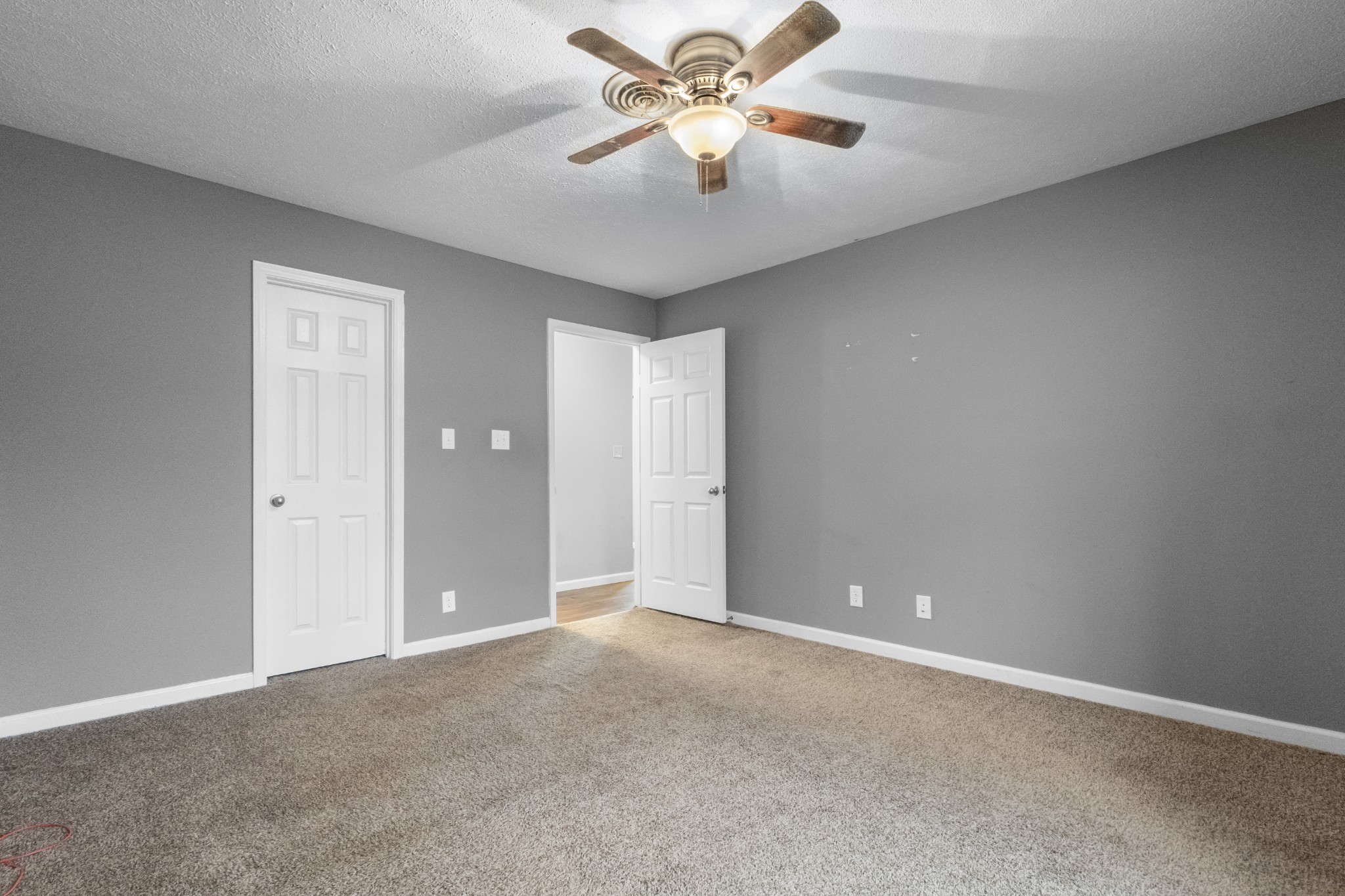 660 Artic Ave Property Photo 9