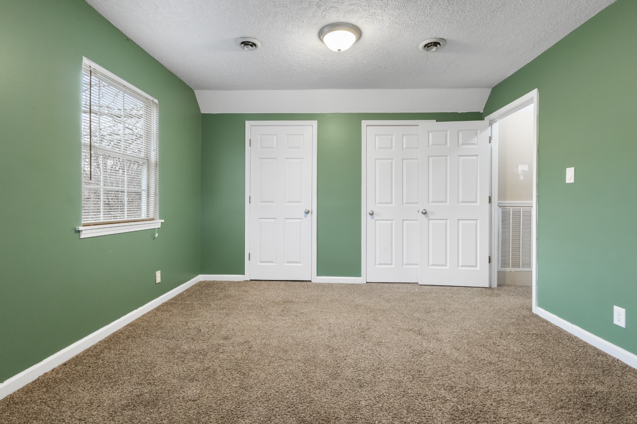 660 Artic Ave Property Photo 11
