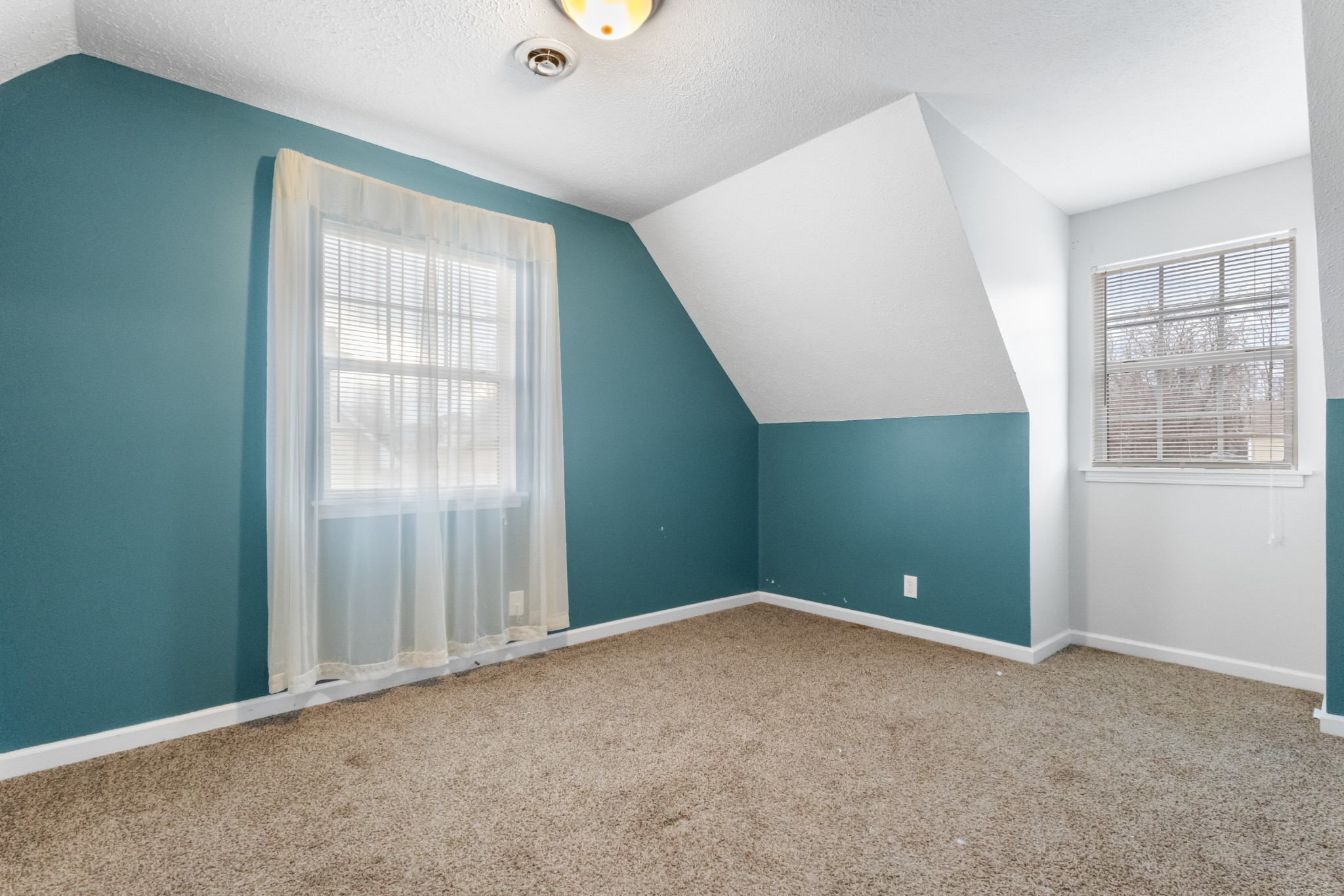660 Artic Ave Property Photo 13